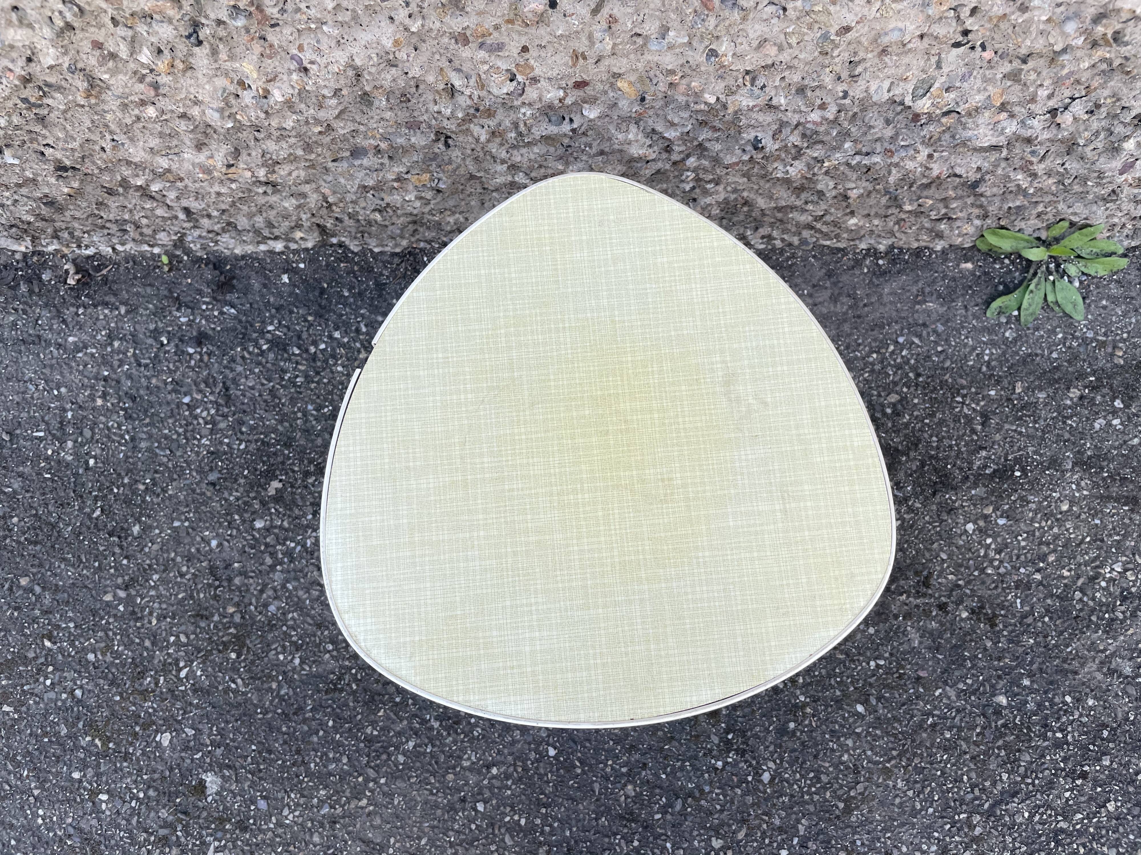 Small triangular paneling small yellow coffee table tripode door midcentury plant 1950 old