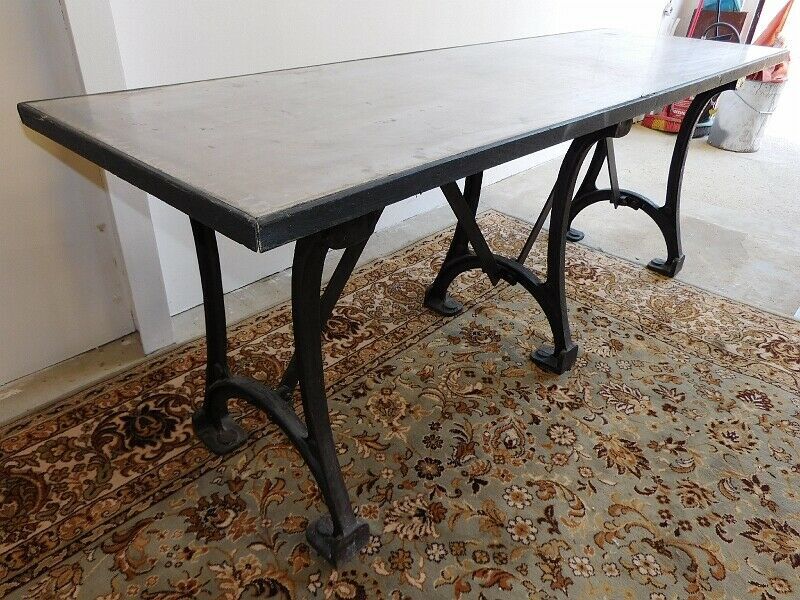 Table cast foot and zinc tray