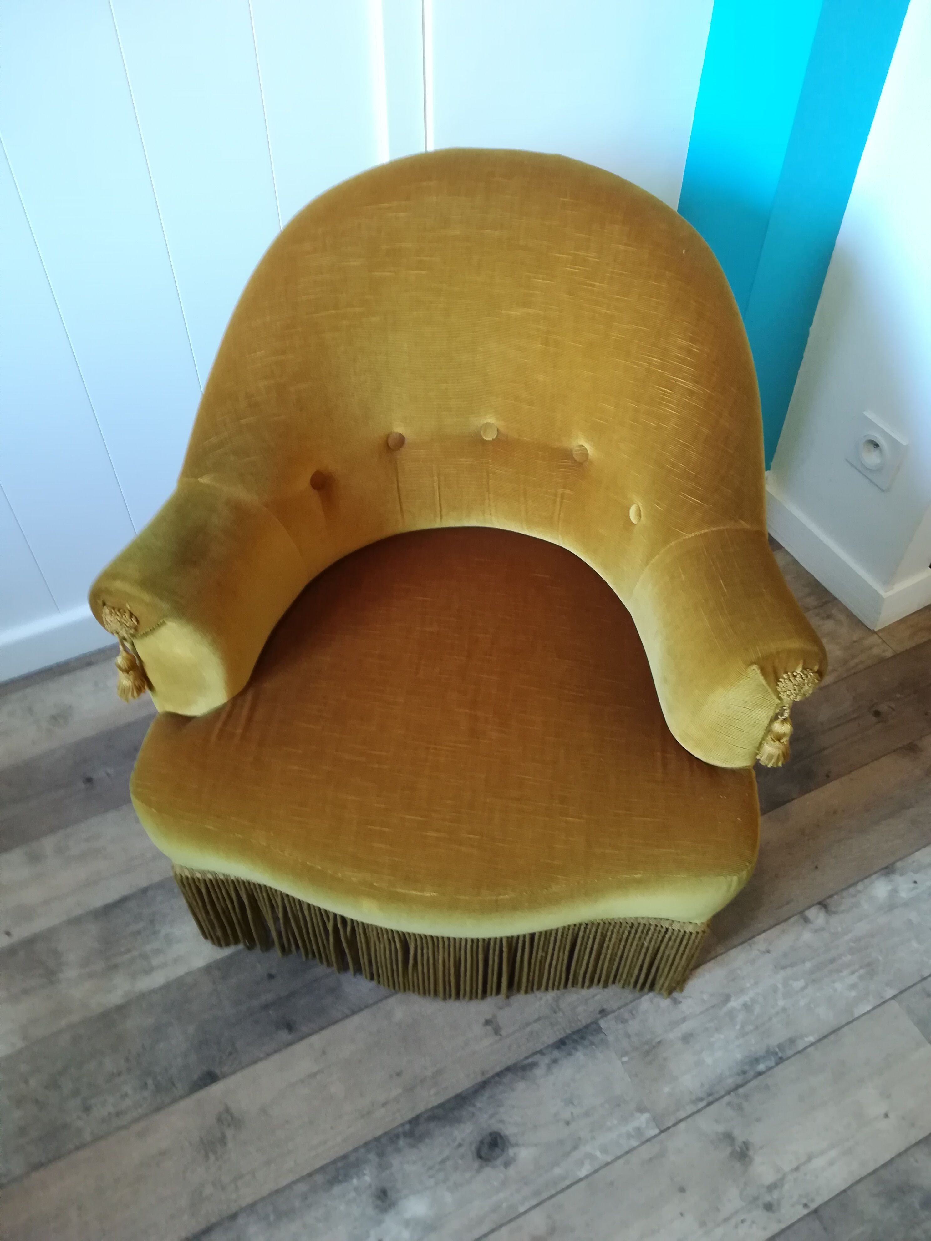 Toad armchair