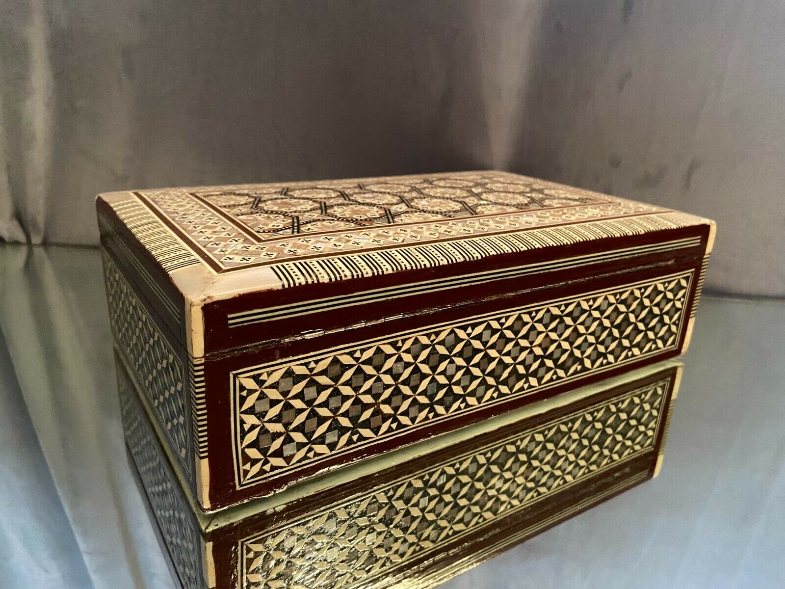 Large Syrian box with geometric decoration encrusted with mother-of-pearl