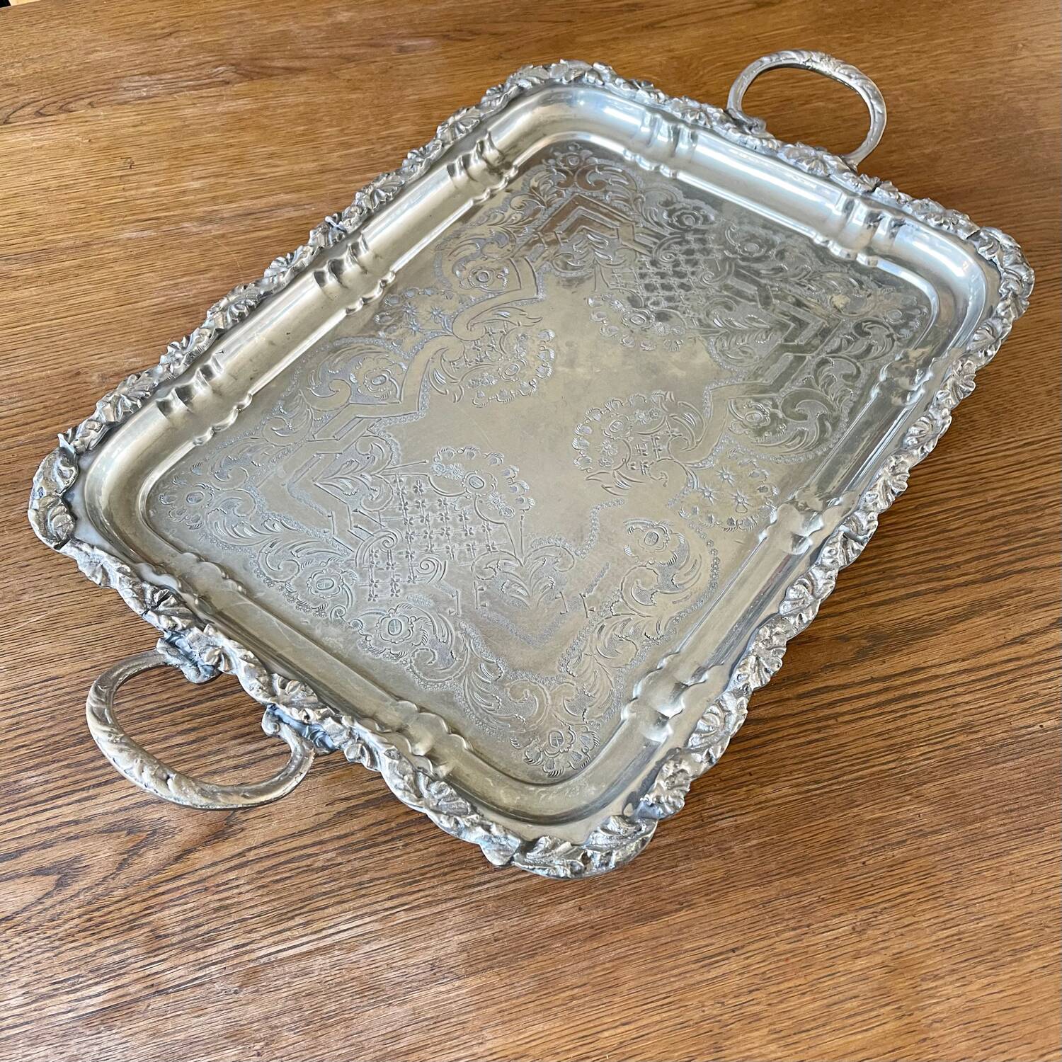 Tray on feet with handles