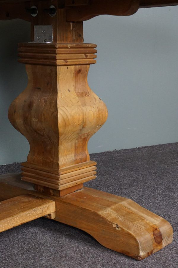 Robust speaking monastery table