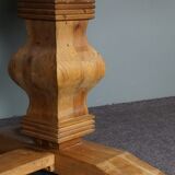 Robust speaking monastery table