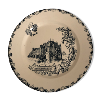 Assiettes plates terre de fer, modèle châteaux de Léon Graves