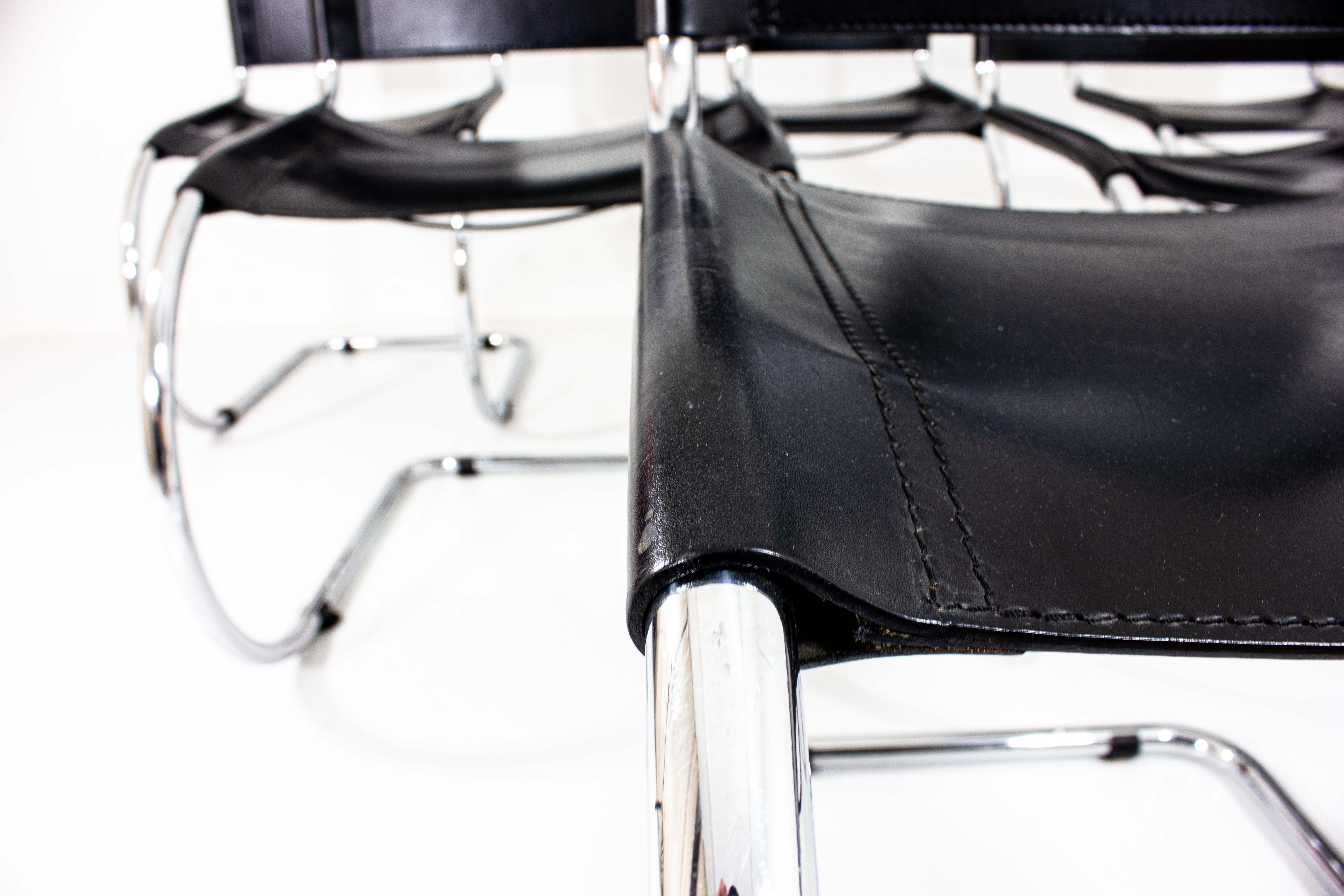 Set of 6 MR10 chairs in black leather