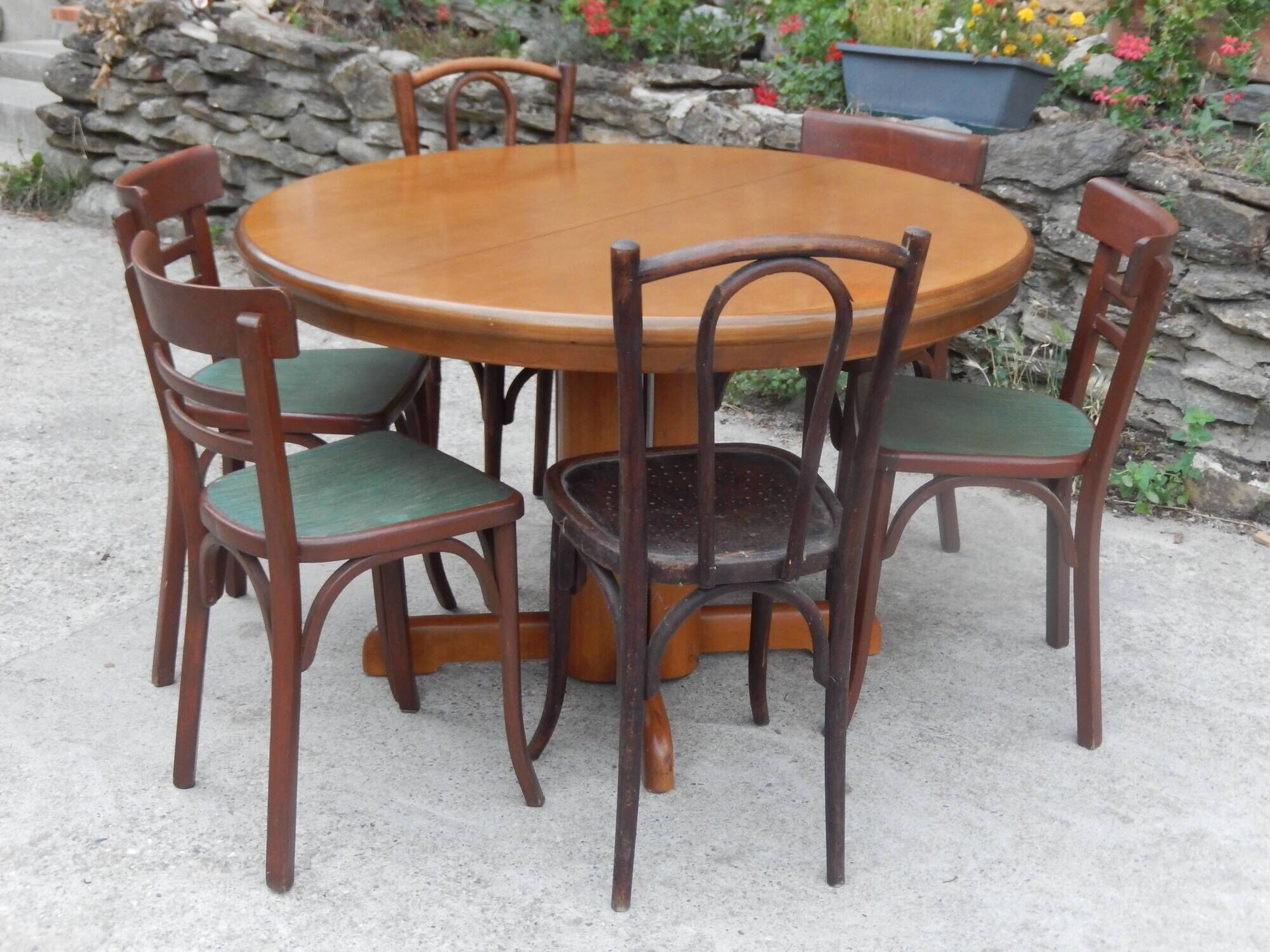 Magnifique table ronde scandinave à rallonge style Regain / Baumann