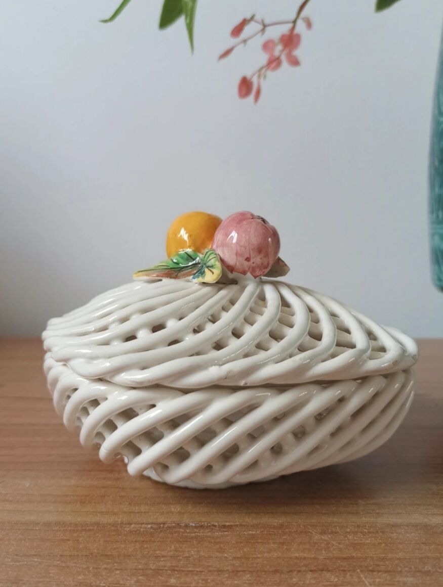 Vintage woven box - Fruit decor in slipware