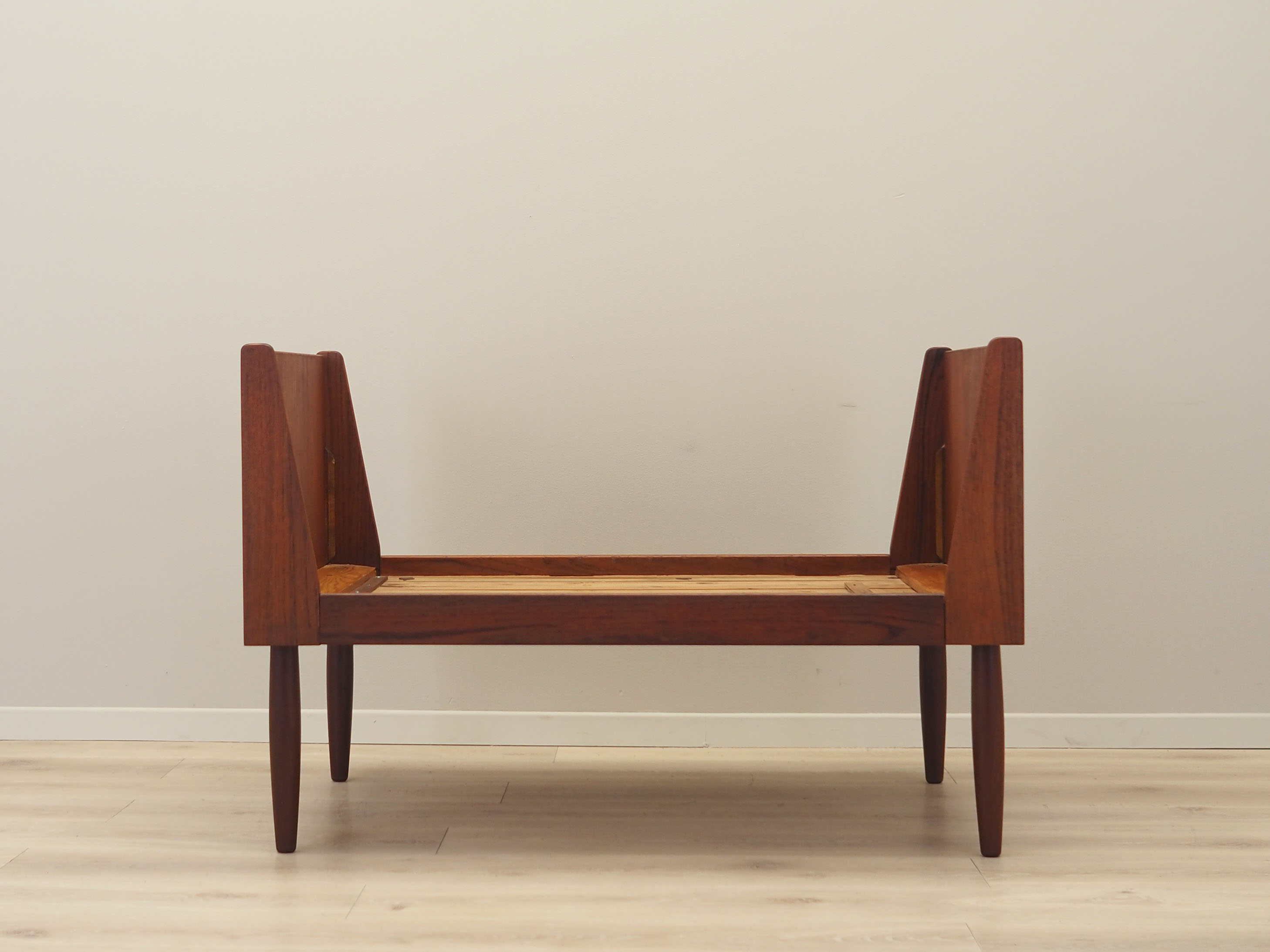 Lit en teck, design danois, années 1970, fabriqué au Danemark