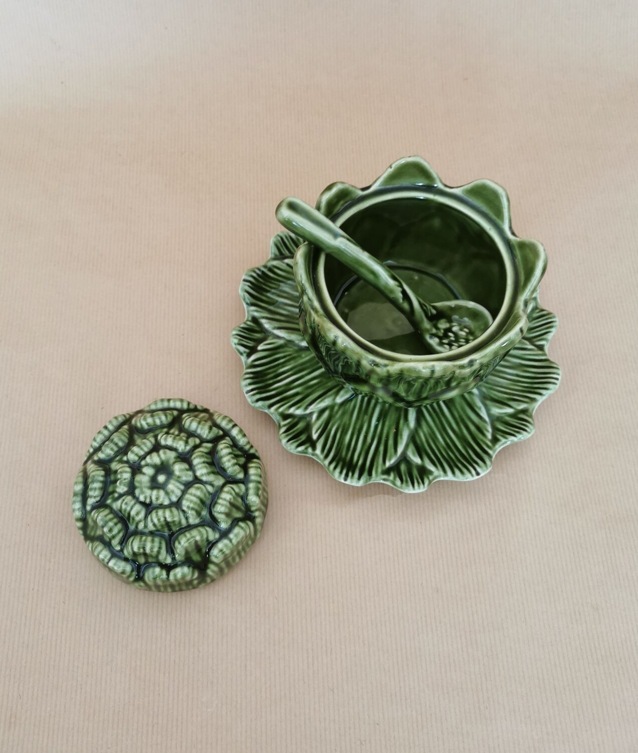 Slurry artichoke pot with spoon