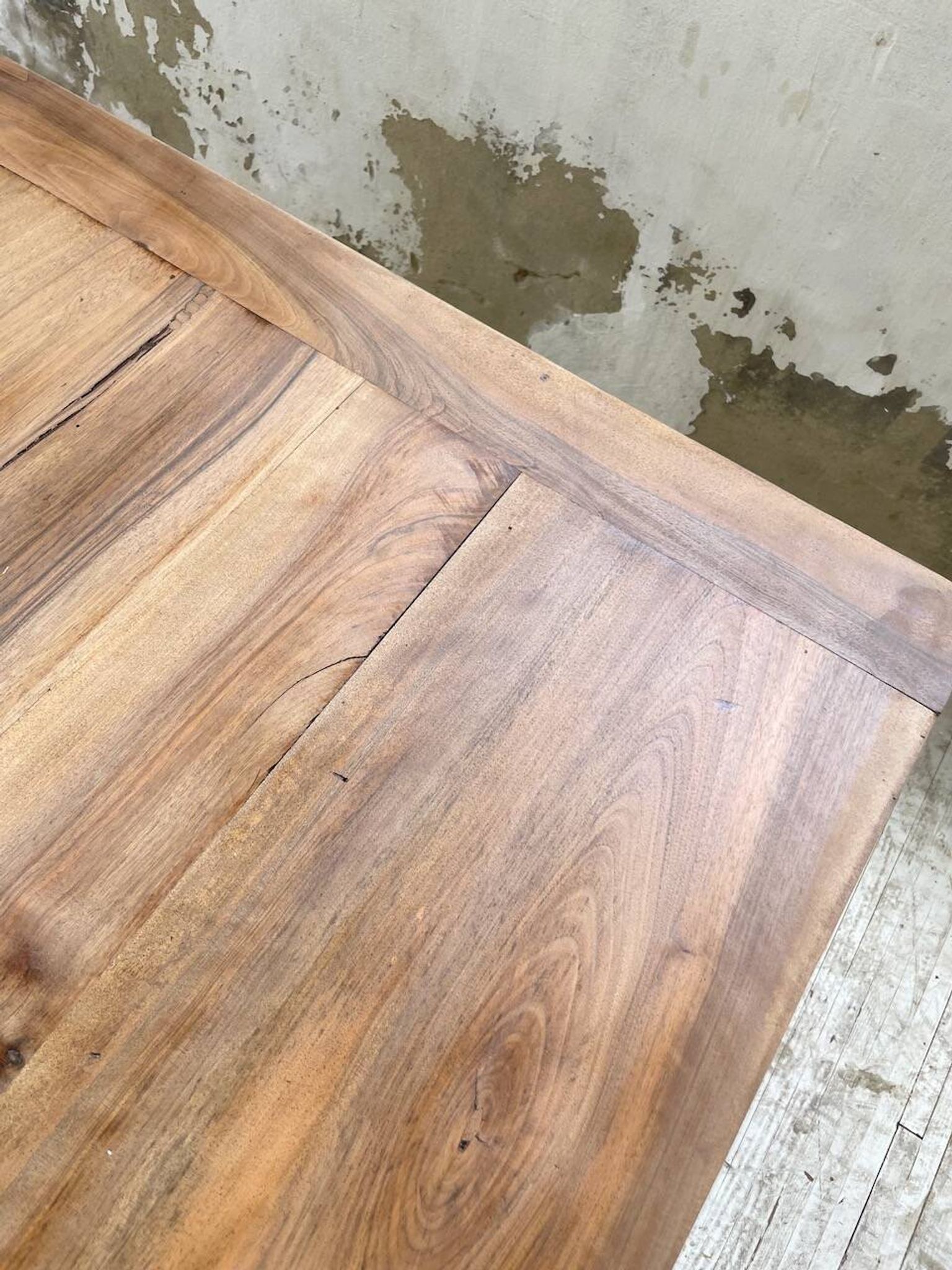 Table de ferme noyer plateau pivotable à allonges