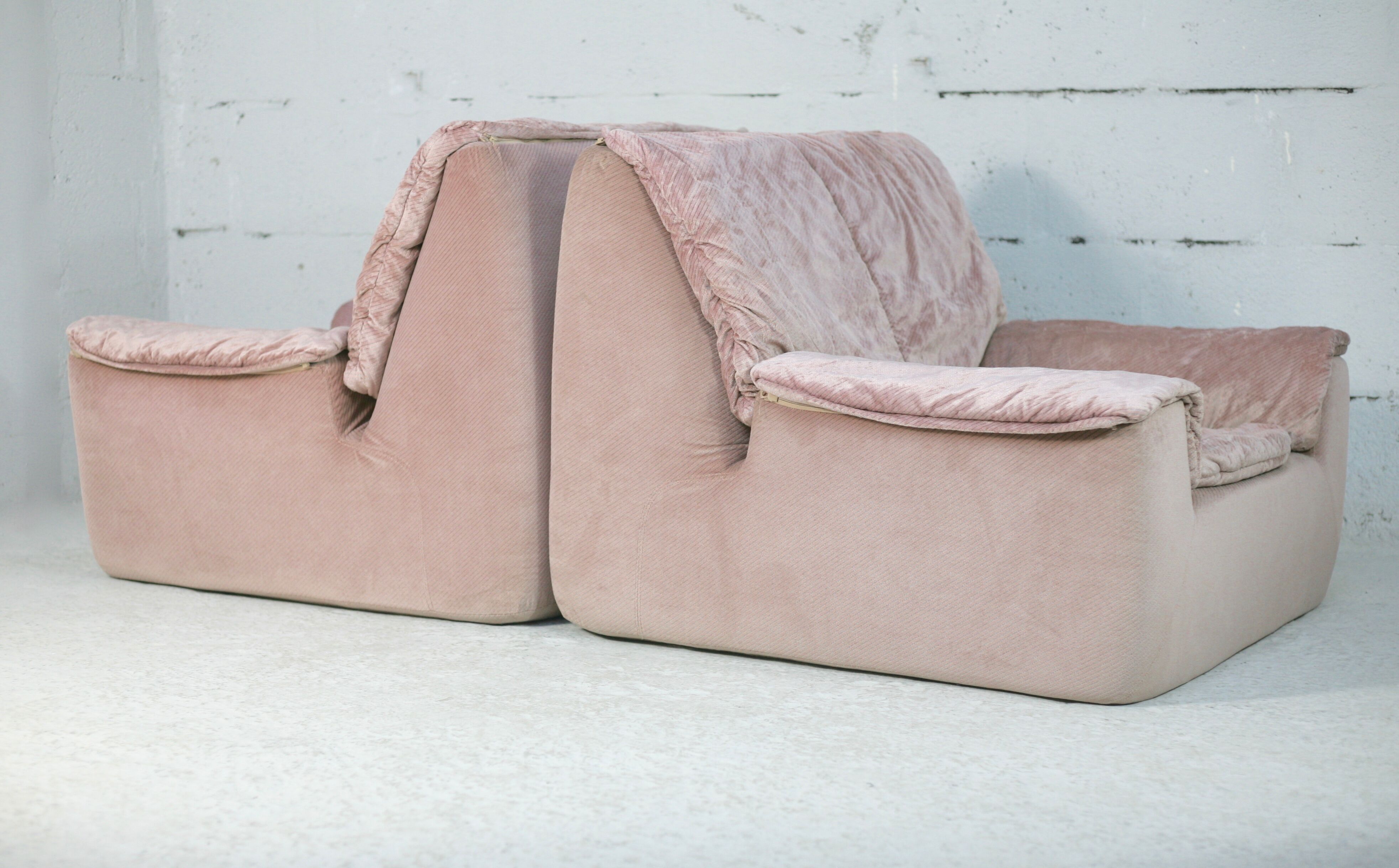 Cinna, pair of armchairs foam and velvet ras pink pale, France, circa 1970