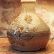 Pied de lampe en céramique à déco de fleurs
