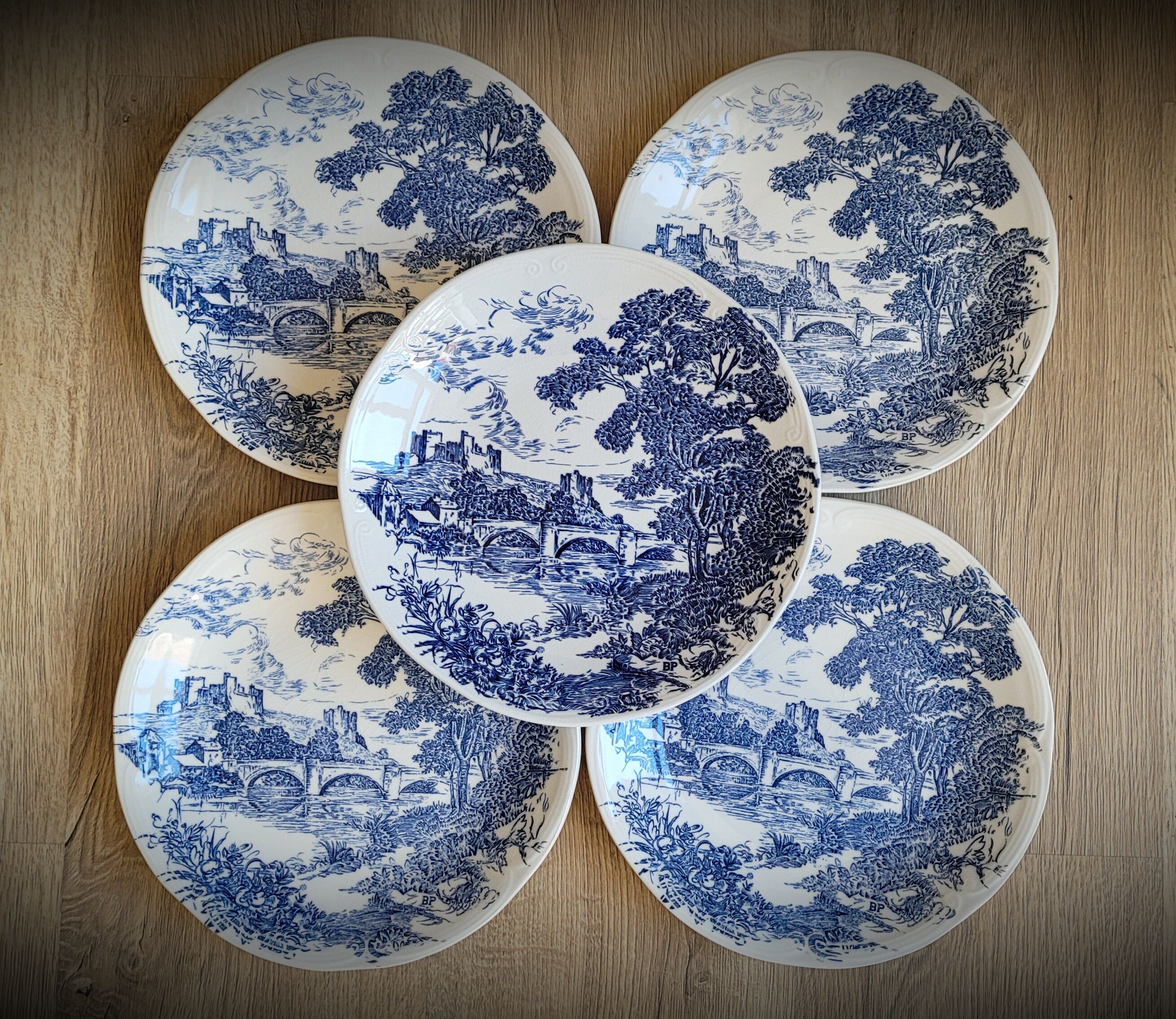 Set 5 flat plates Gien BP