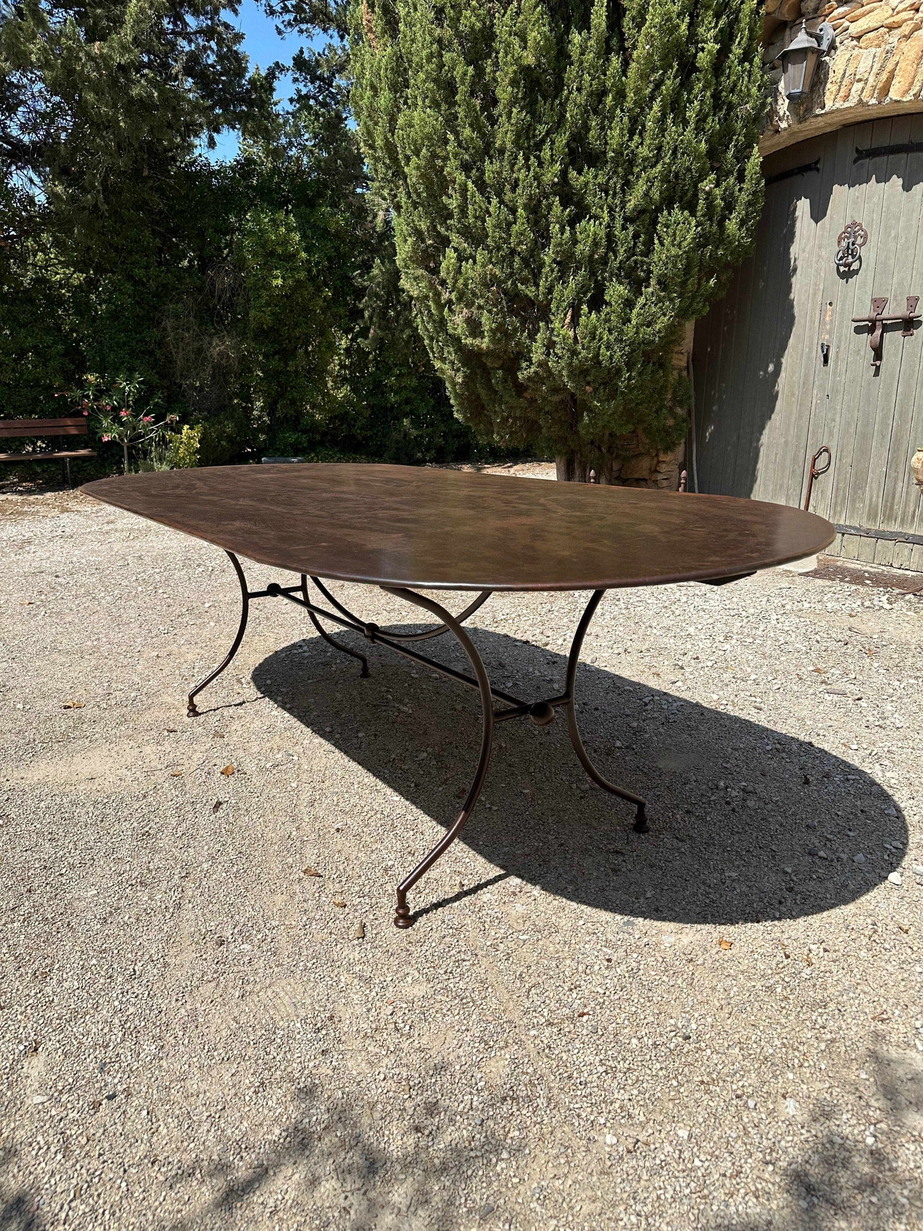 Table de jardin en fer forgé