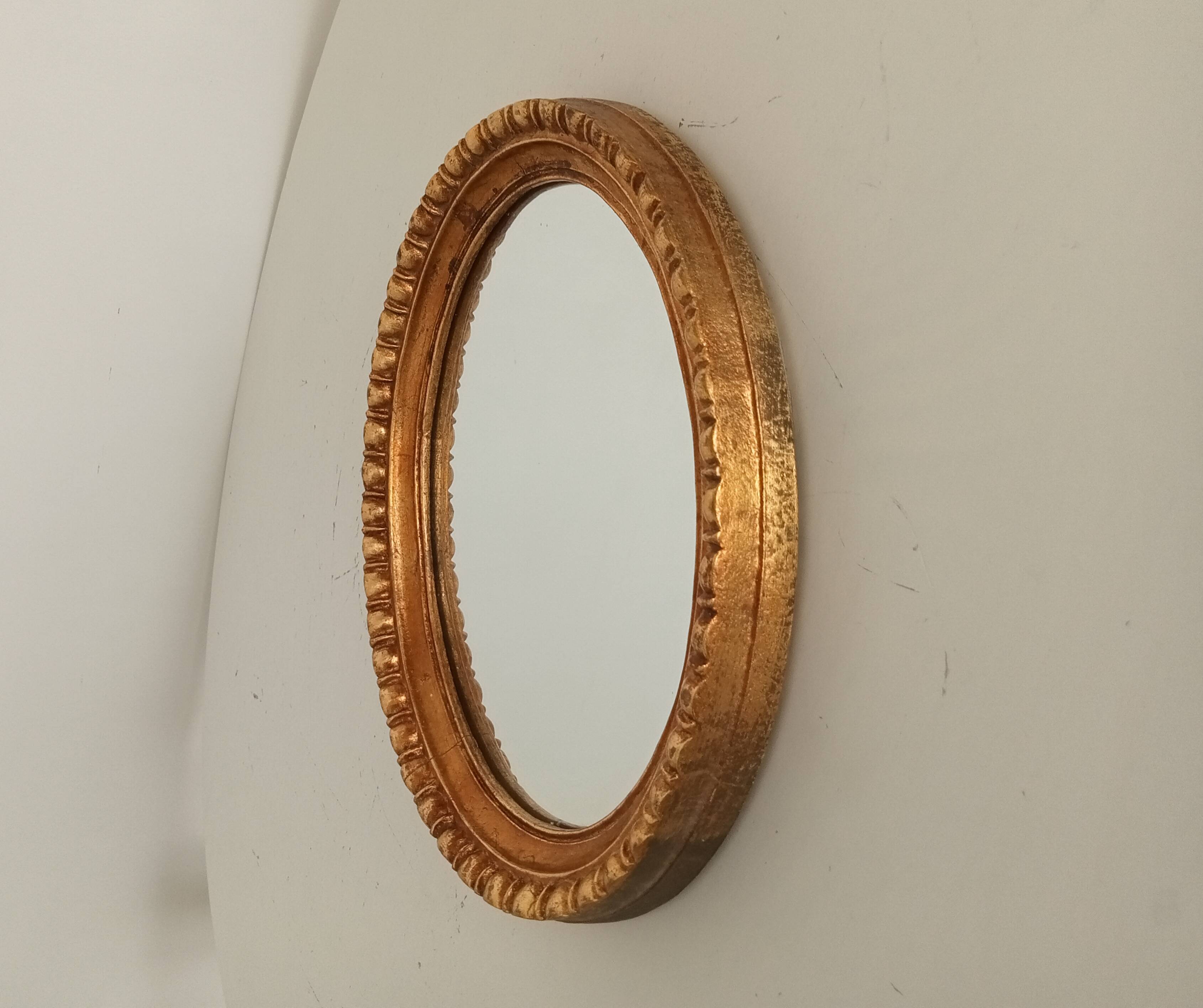 Miroir ovale italien vintage en bois doré