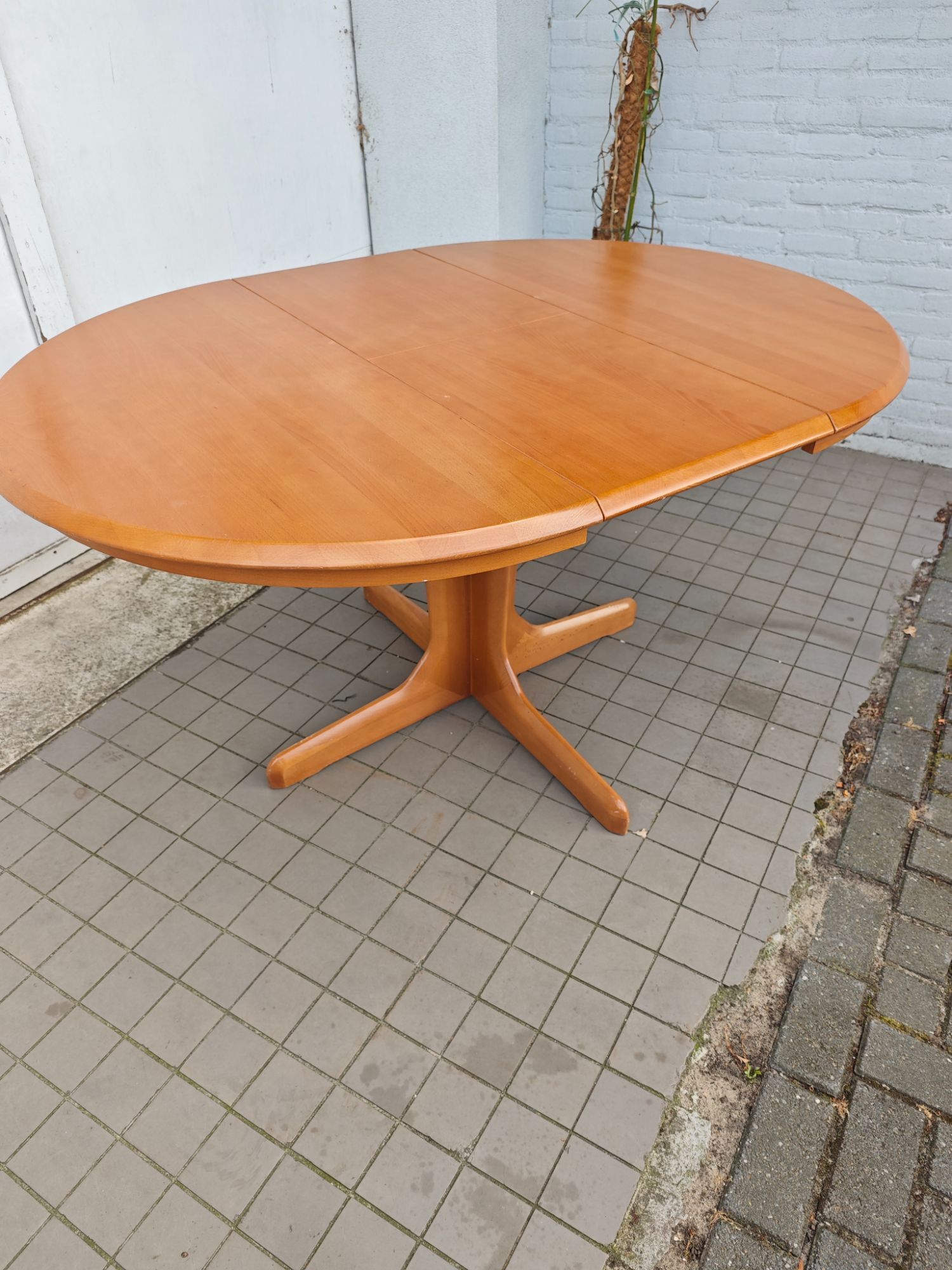 Vintage Round Extendable Dining Table - Wood - Extendable Table - Dining Table