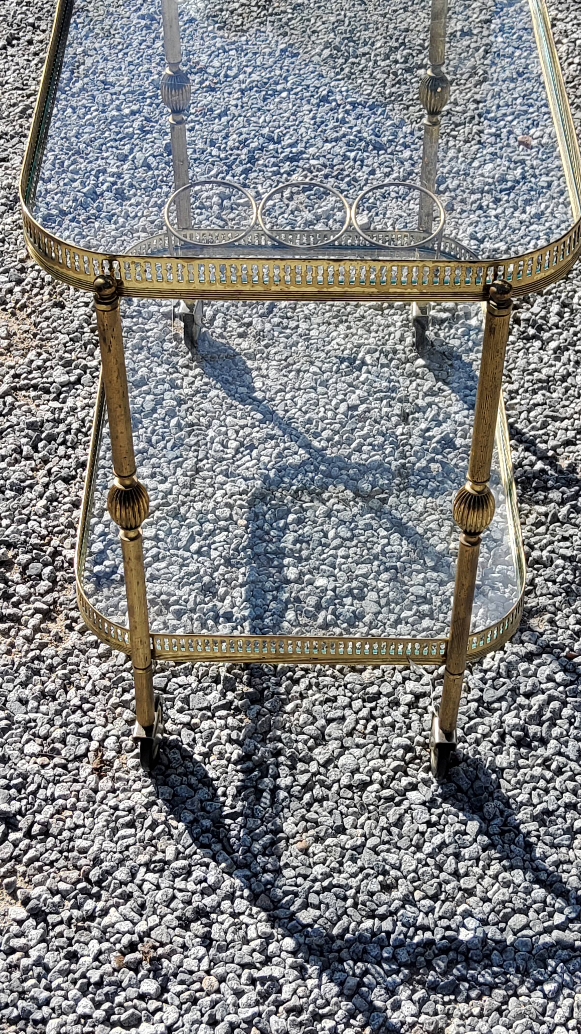 Desserte roulante des années 50-60 en laiton doré double plateaux en verre