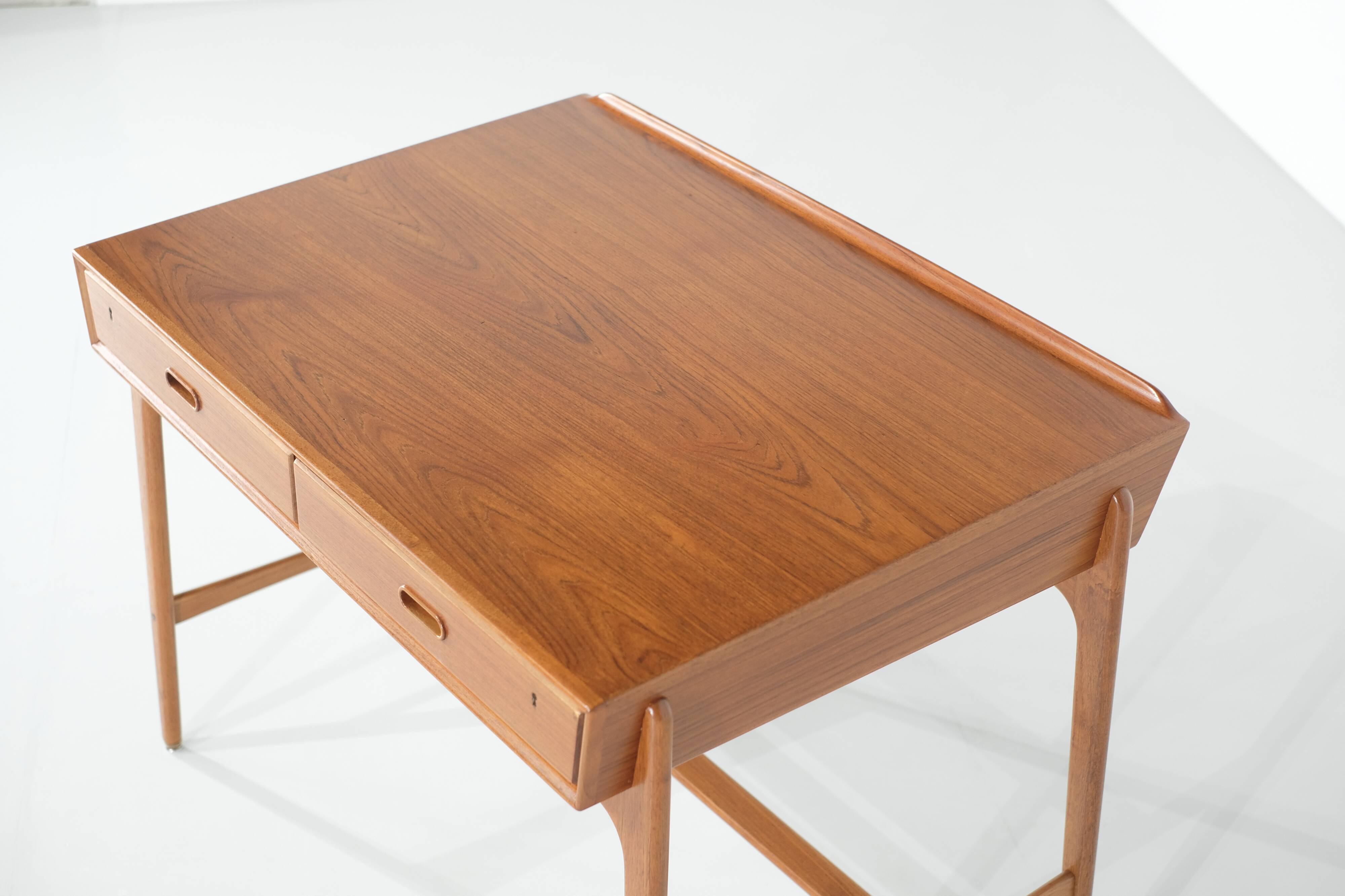 Model 200 Desk by SvenModel 200 Desk by Svendd Åge Madsen for Sigurd Hansen, Denmark 1958.