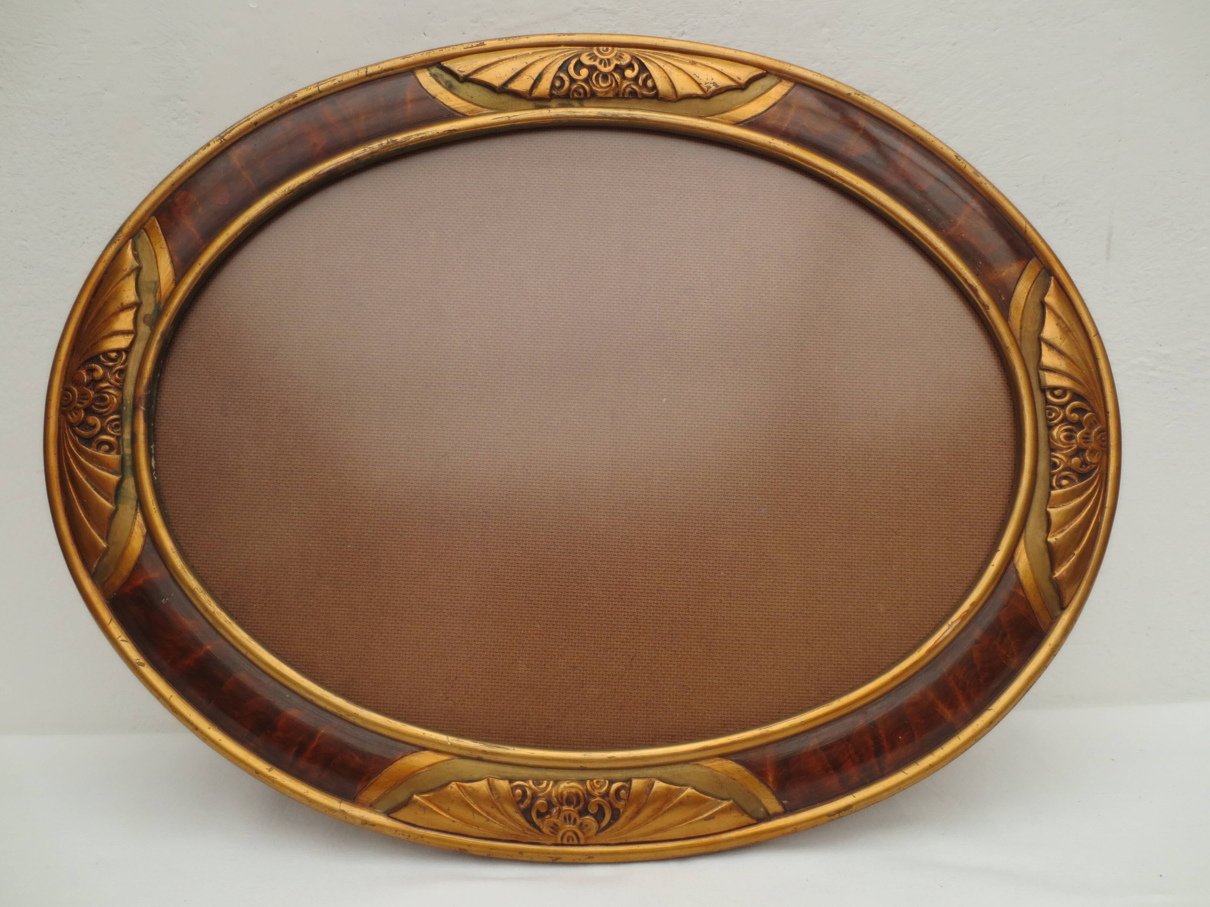 Cadre art nouveau ovale  en bois, décor flamé et  or