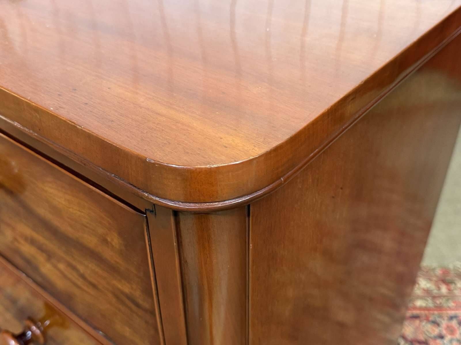 Commode anglaise Victorienne XIXème en acajou
