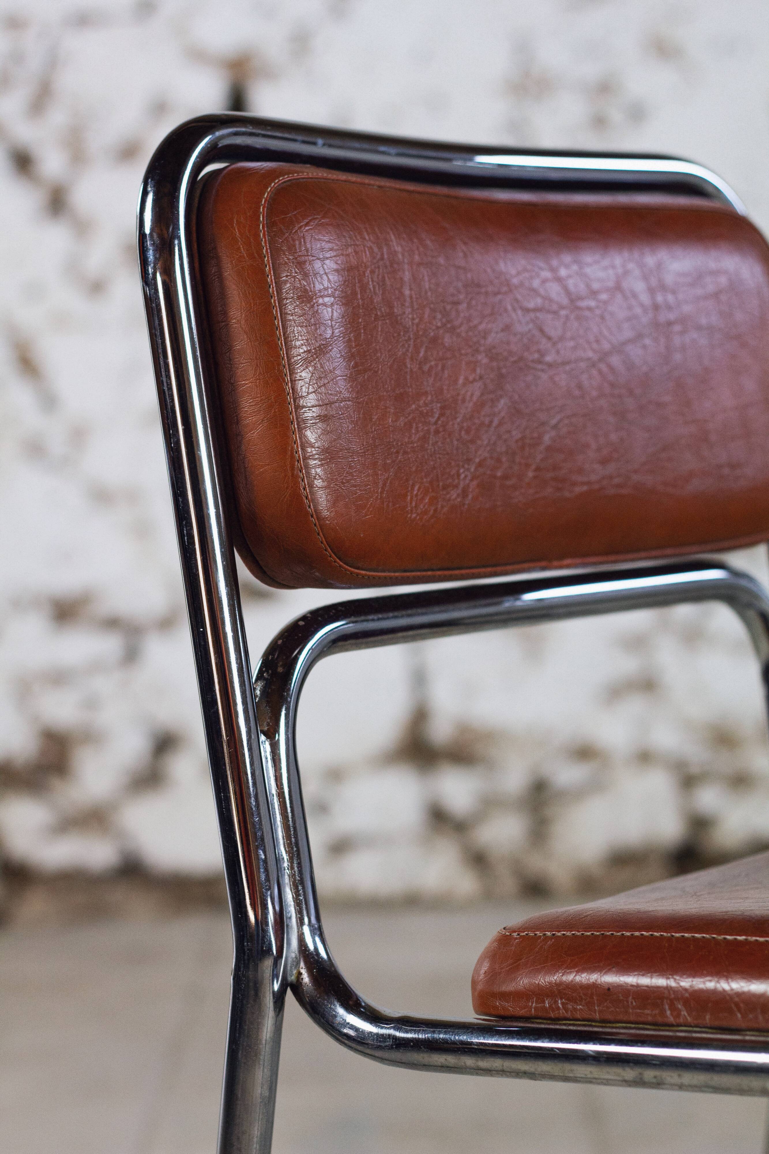 8 vintage tubular chrome and skai chairs, 1970