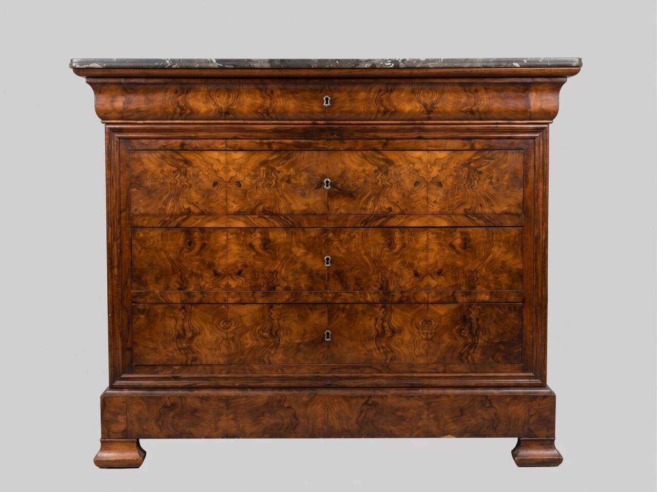 Antique chest of drawers