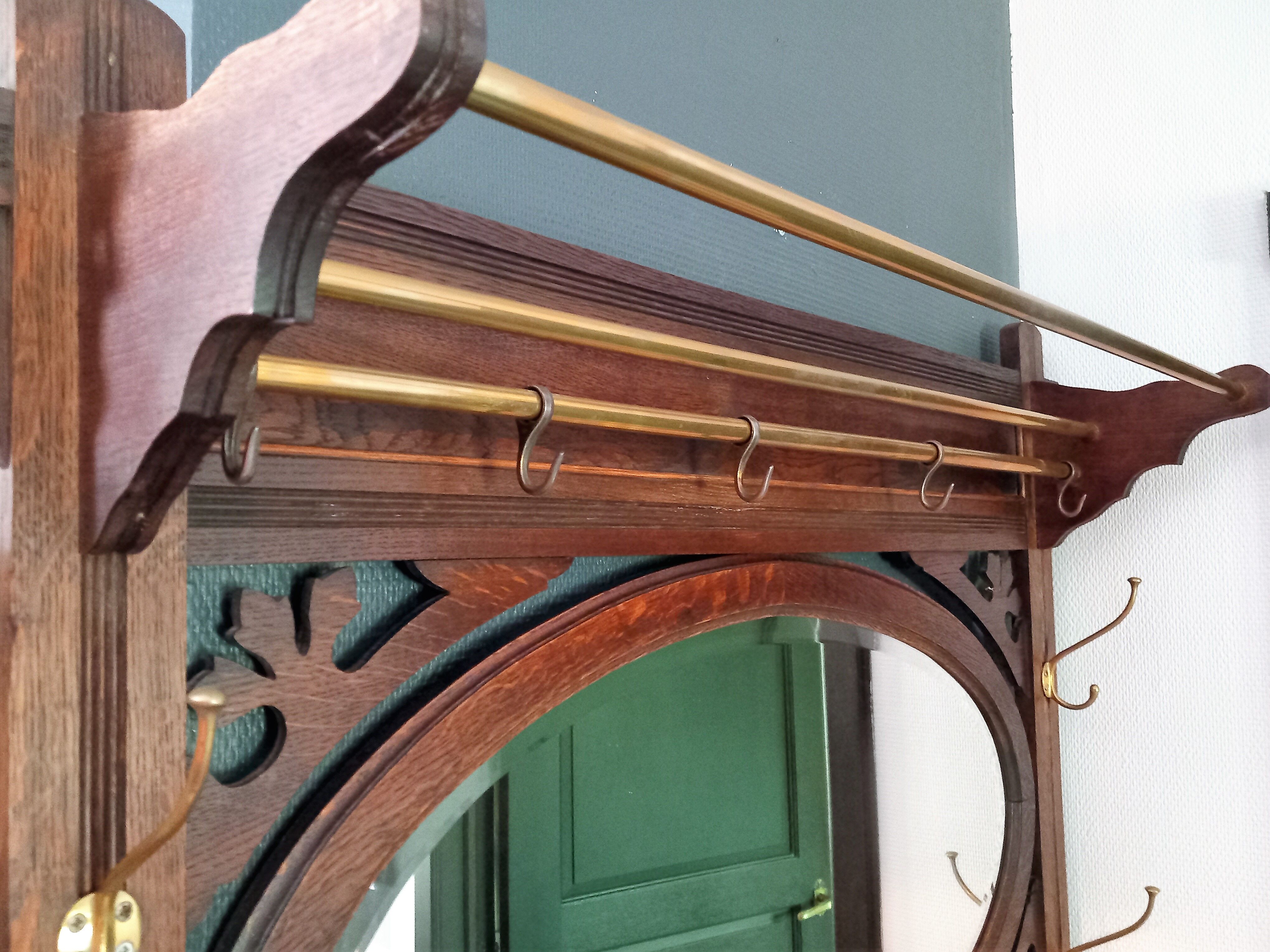 Vestiaire mural art nouveau / bois laiton