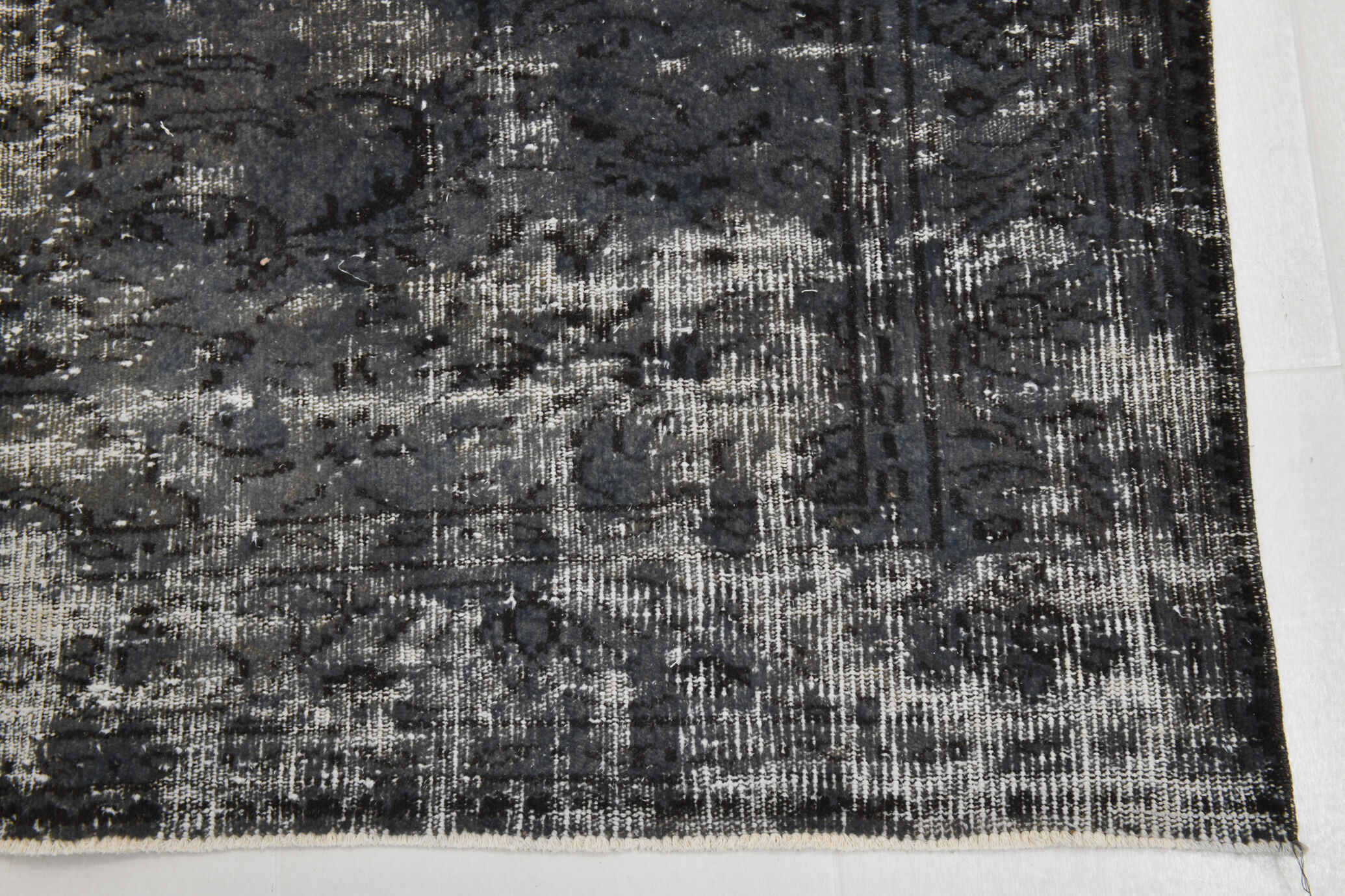 Gray & blue tones distressed carpet 285x187cm