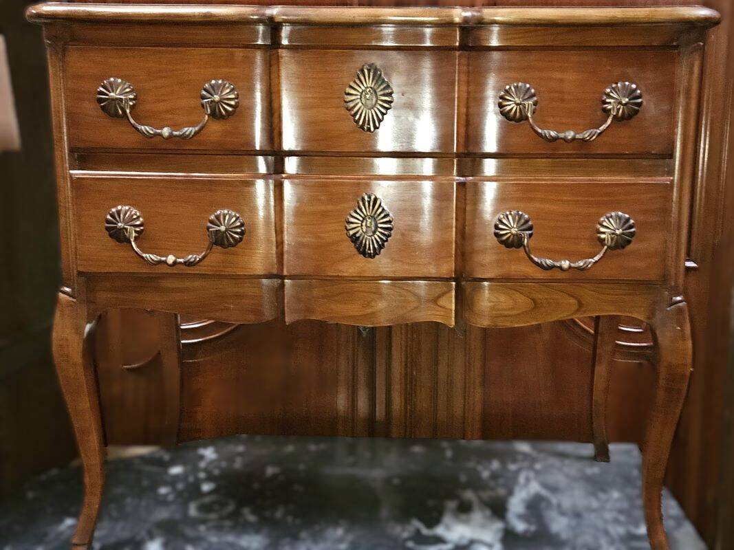 Small 2-Drawer Chest of Drawers