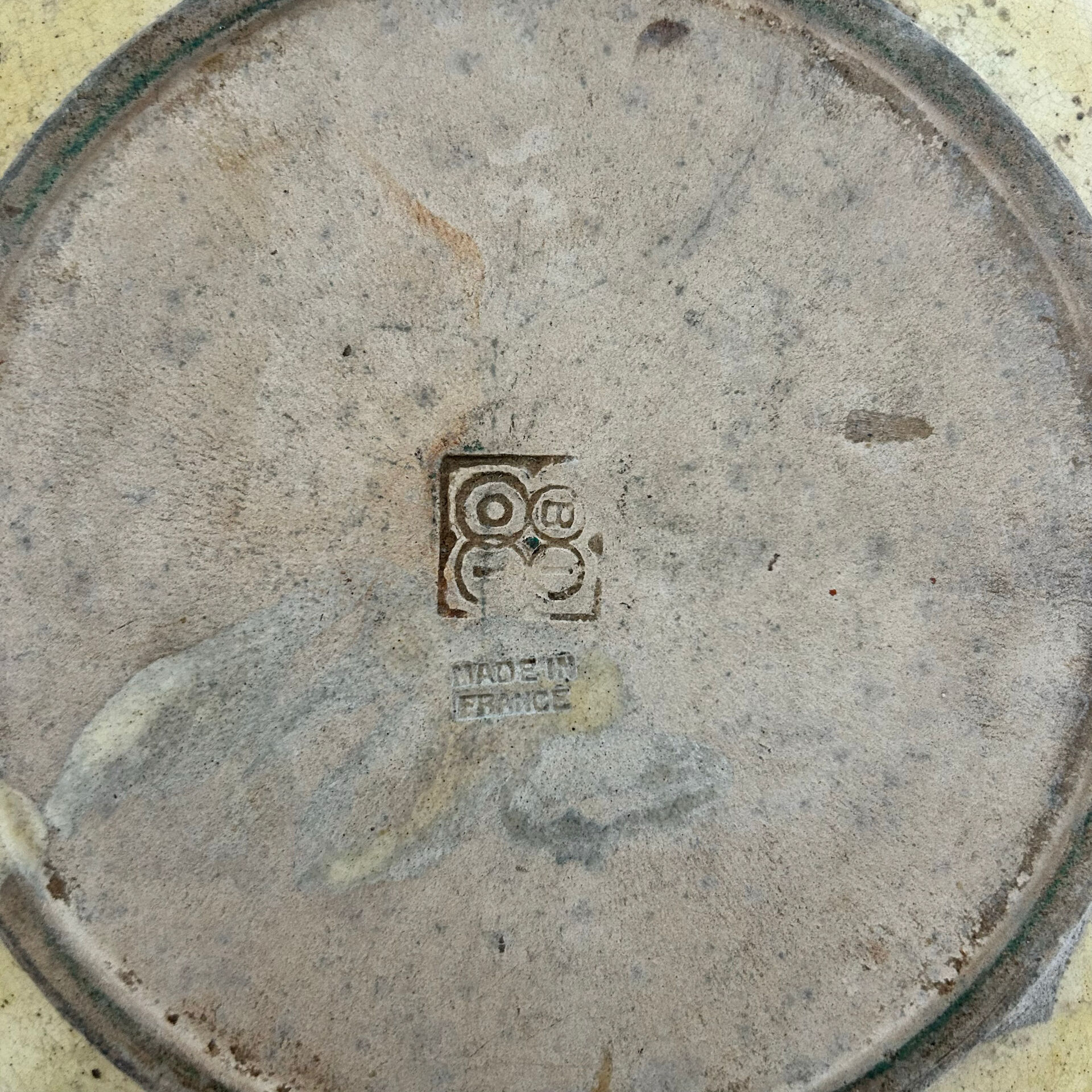 Plat provençal ancien estampillé Biot