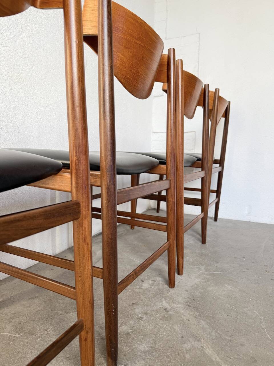 Set of 4 Italian chairs by Gianfranco Frattini.