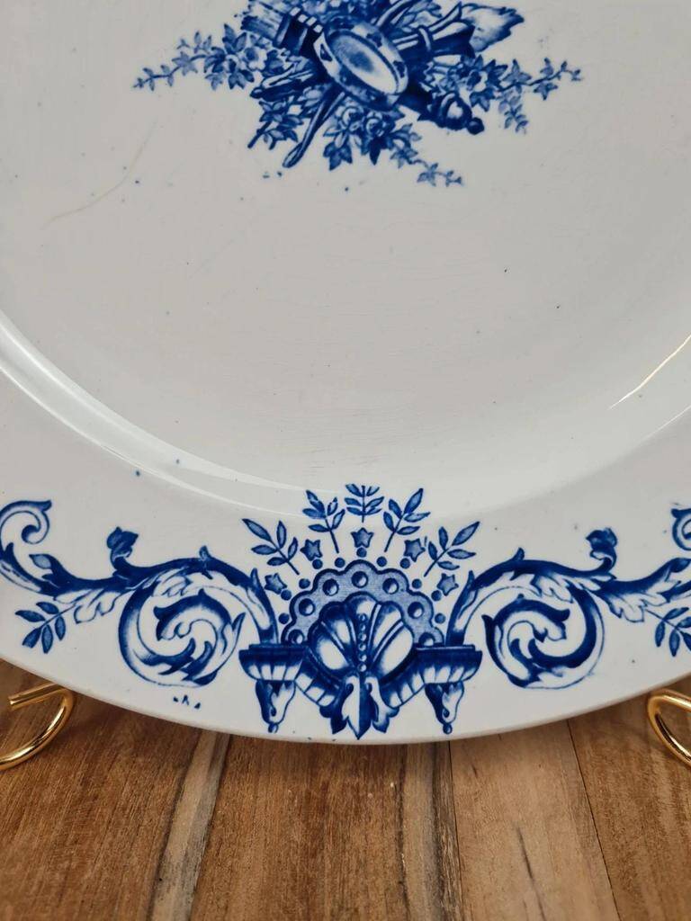 Large antique K&G Lunéville plate, blue floral decoration.