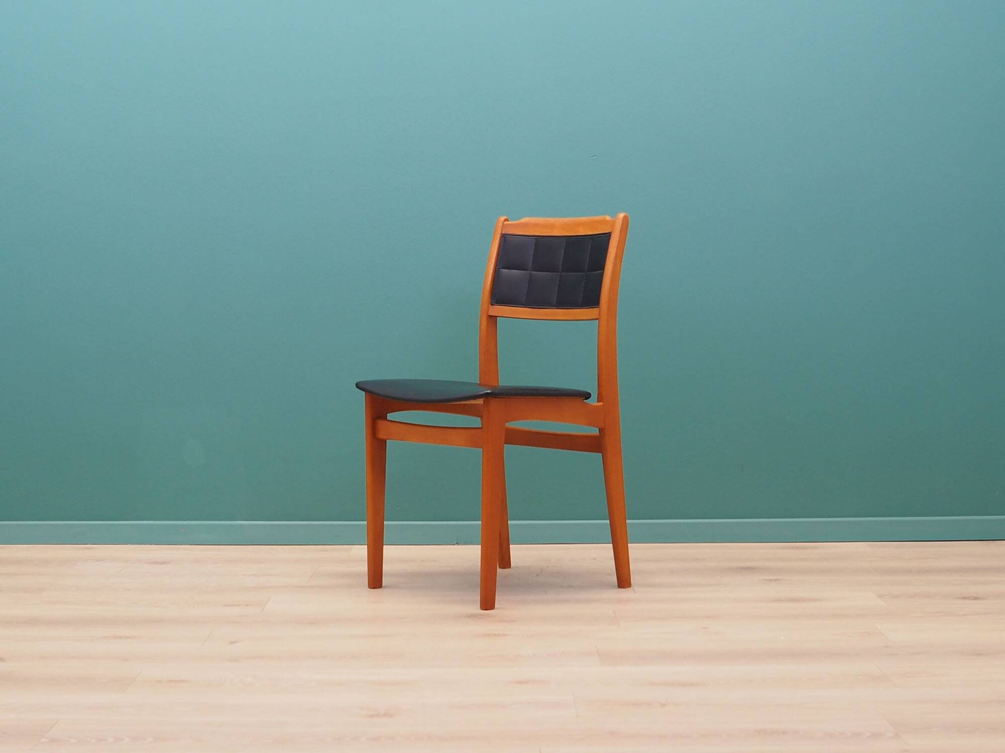 Ensemble de quatre chaises en hêtre, design danois, années 1970, production : Danemark