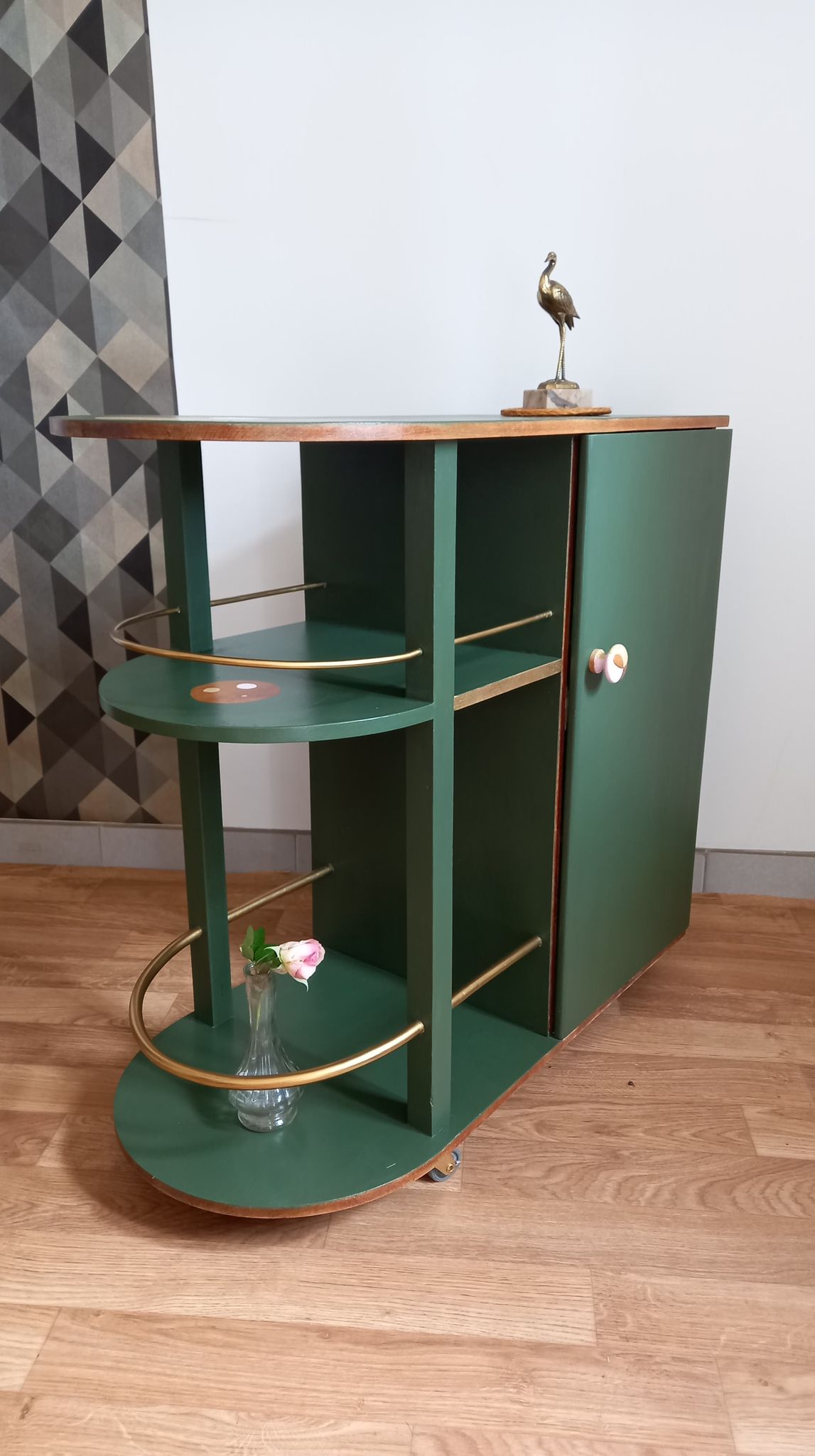 Mini artdeco bar on roulette