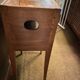 Petite table de chevet ancienne en bois – esprit vintage