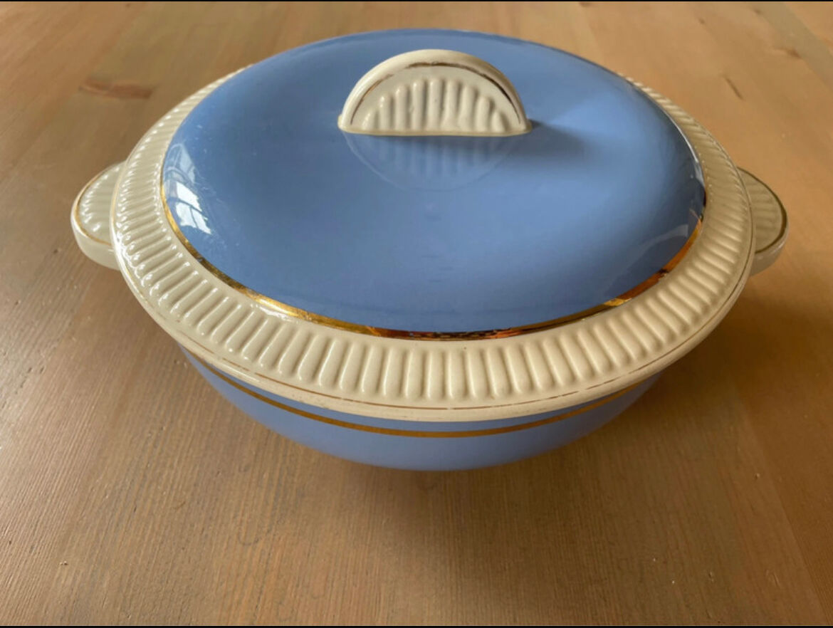 Vintage blue soup pot Villeroy and Boch 50