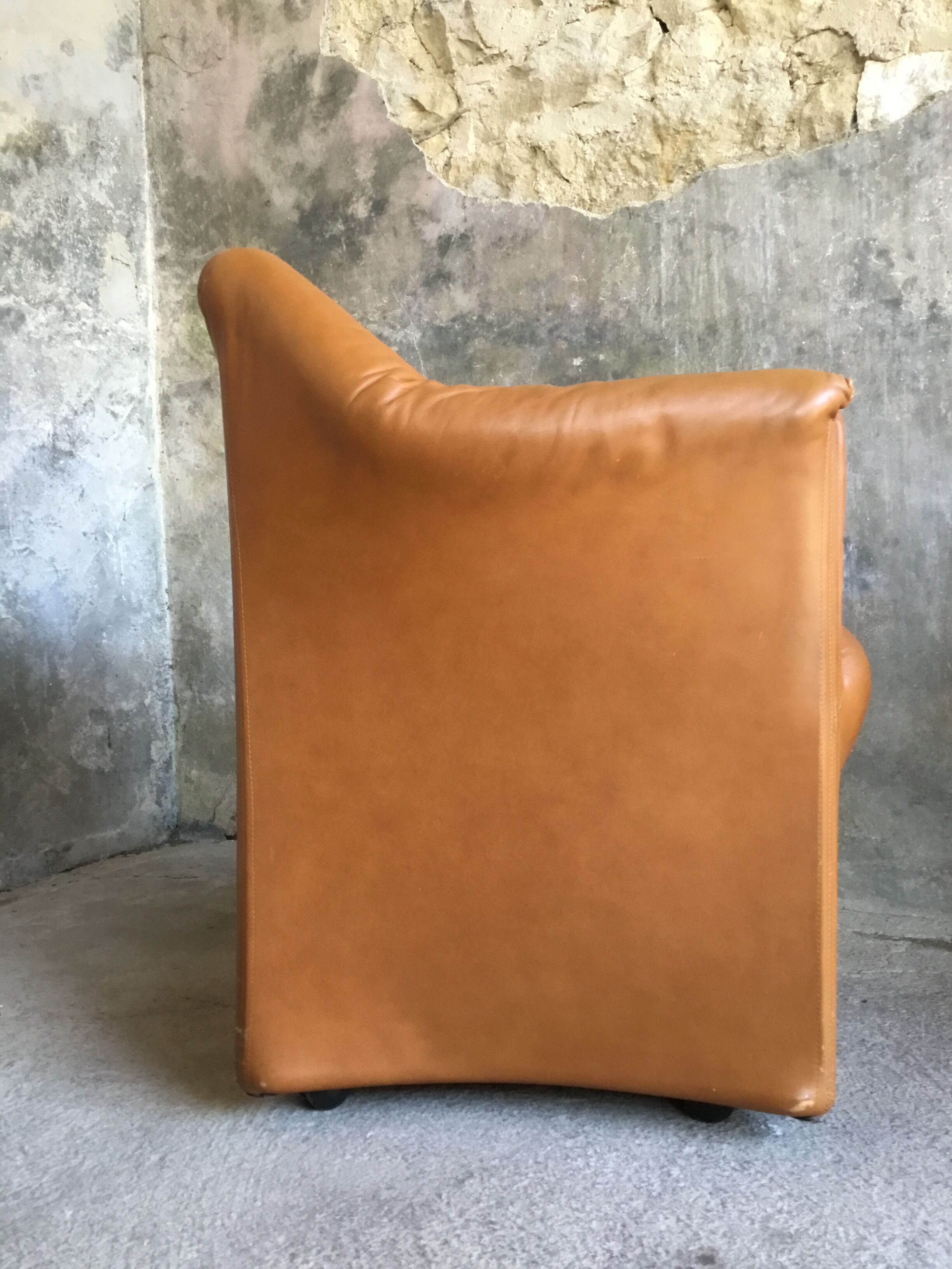 Pair of convertible armchairs in cognac leather - vintage 1970