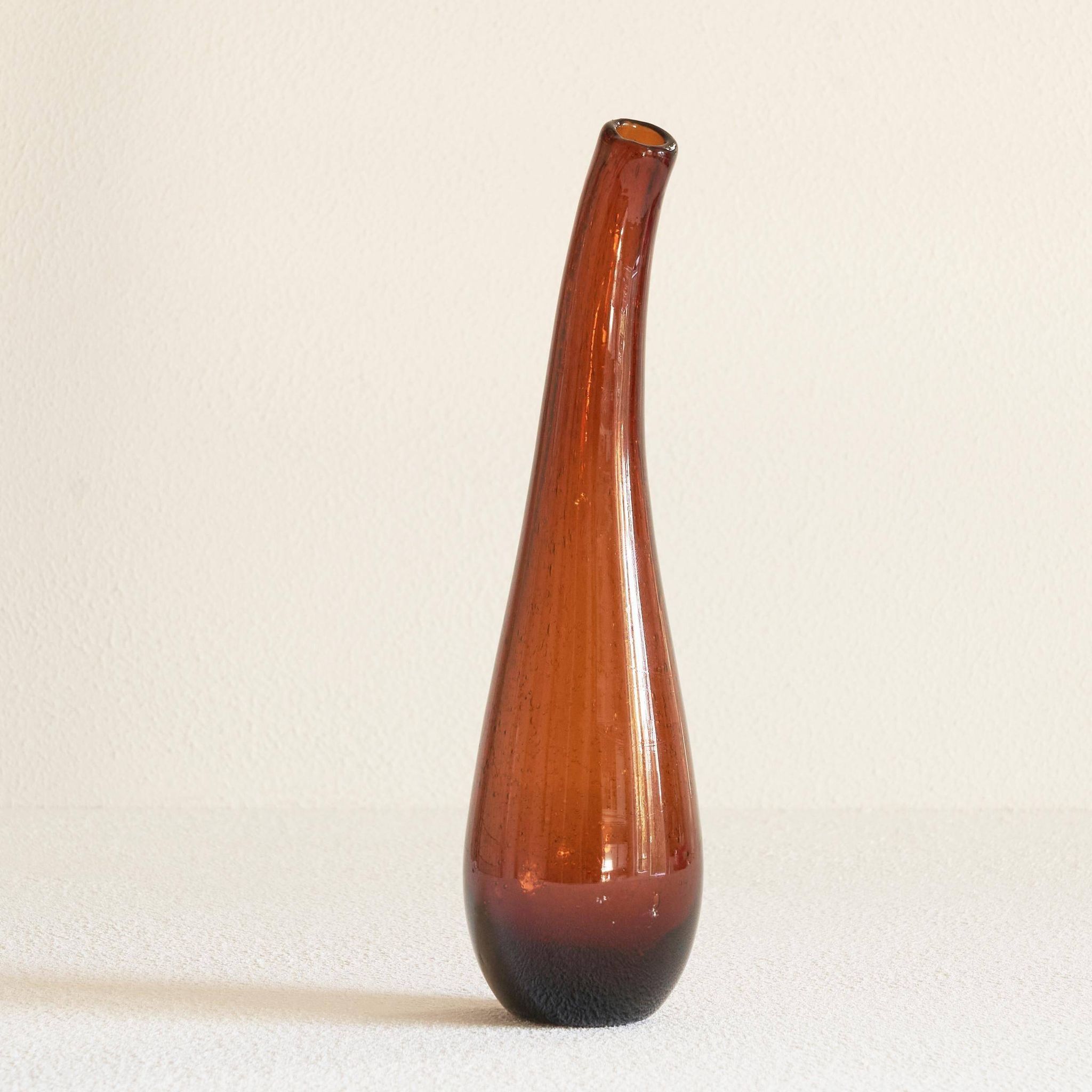 Vase en verre soufflé années 1960