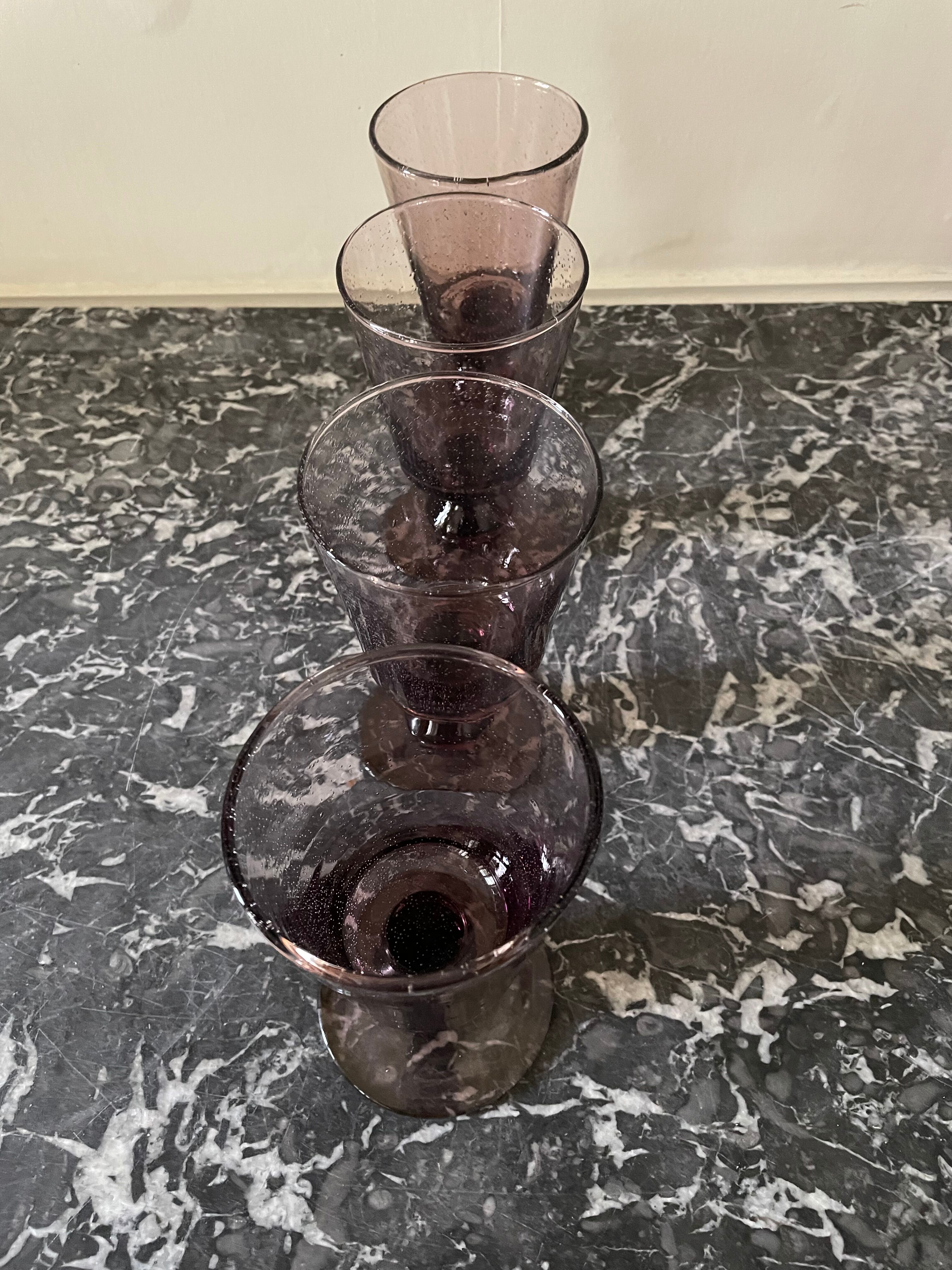 Verres à pied bullés