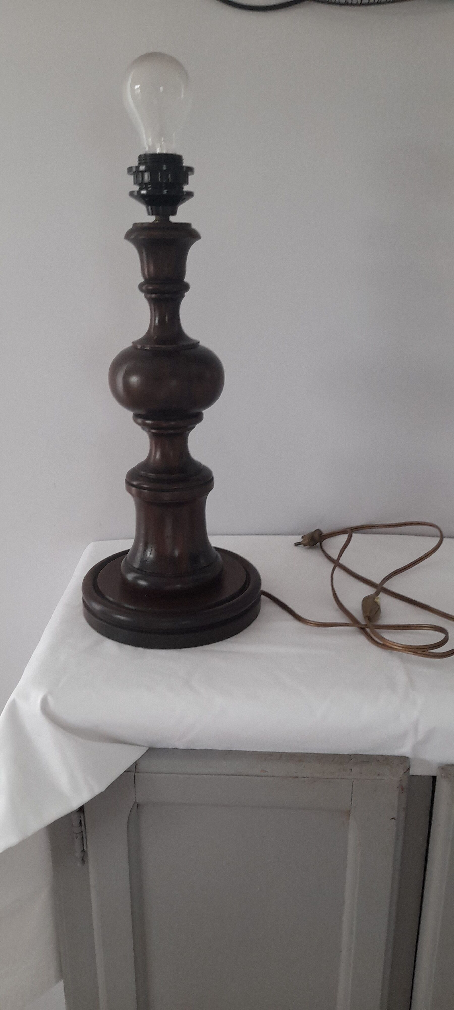 Wooden lamp base turns