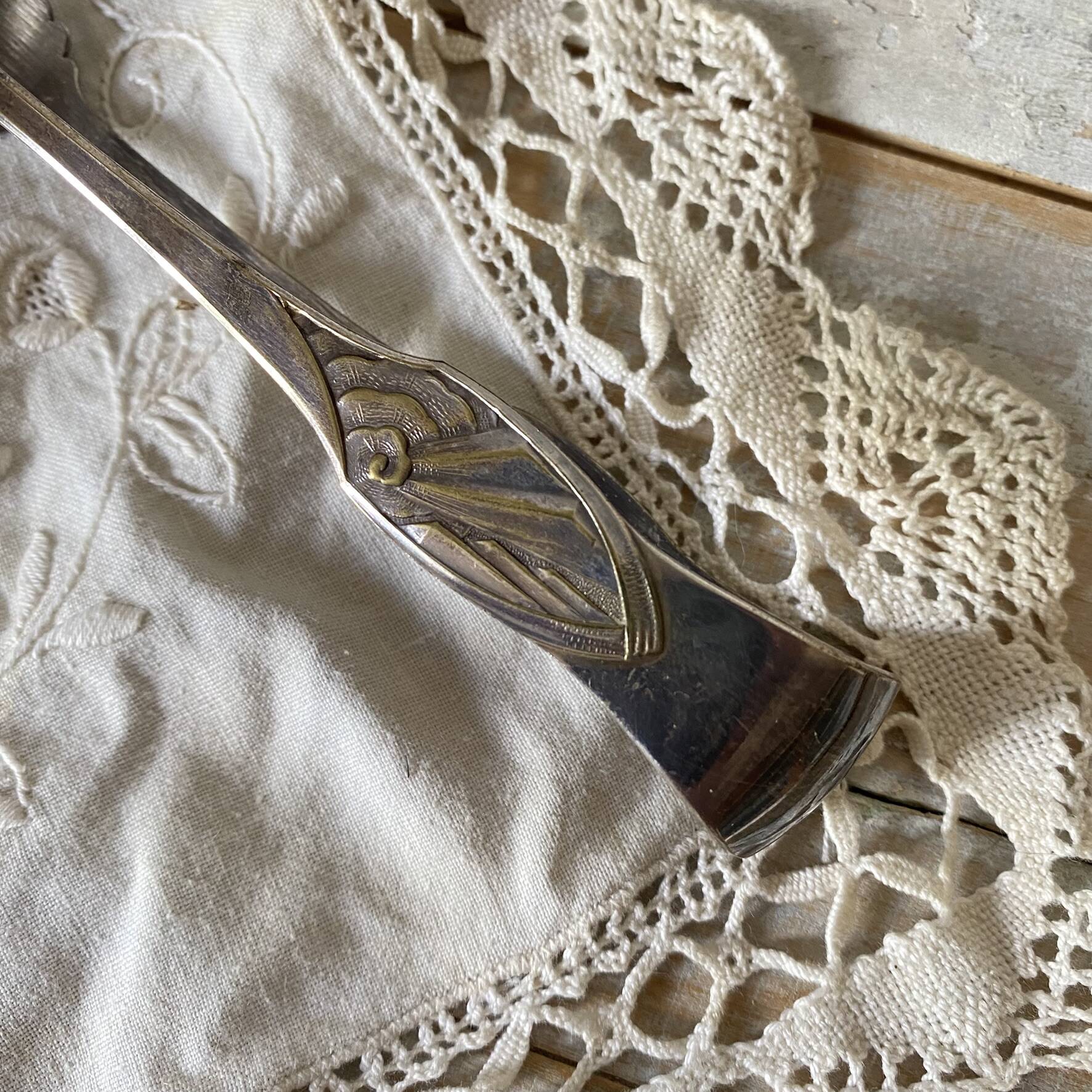 Antique sugar tongs in its case, shell decoration.