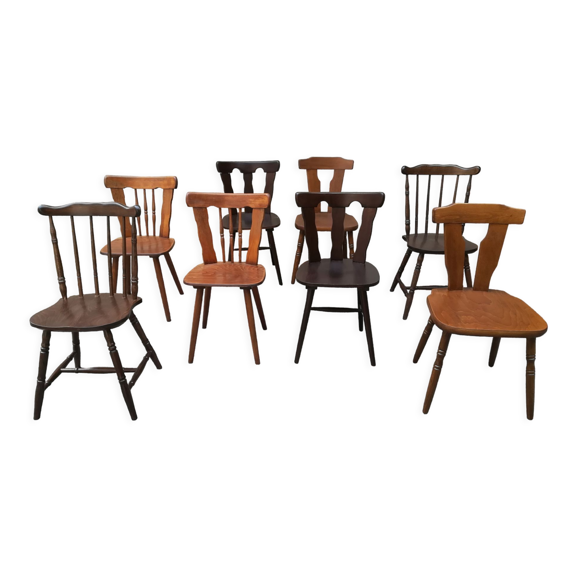 Chaises de bistrot dépareillées
