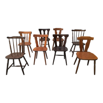 Chaises de bistrot dépareillées