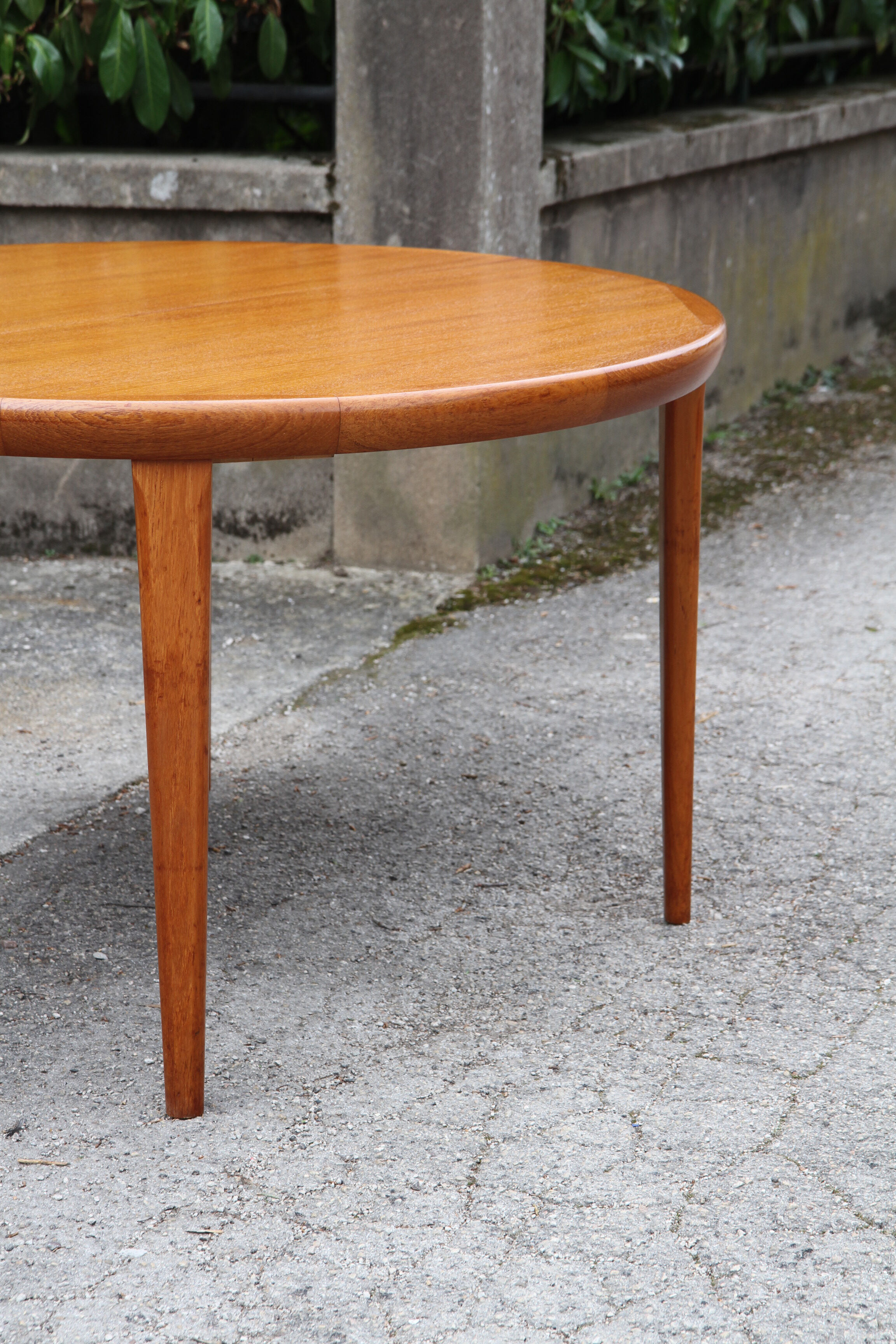 Danish teak extendable round table of the years 60
