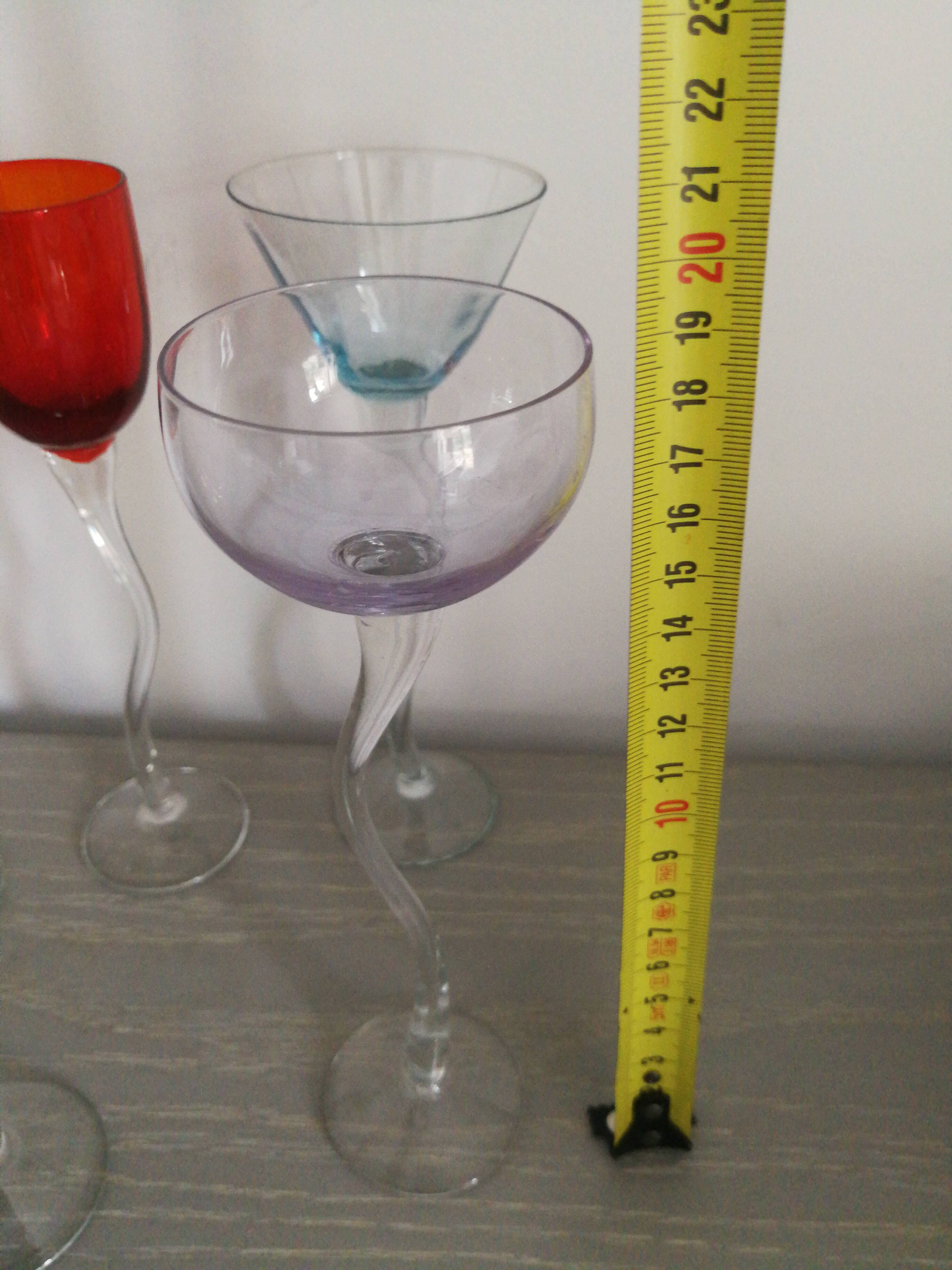 6 Stemmed glasses