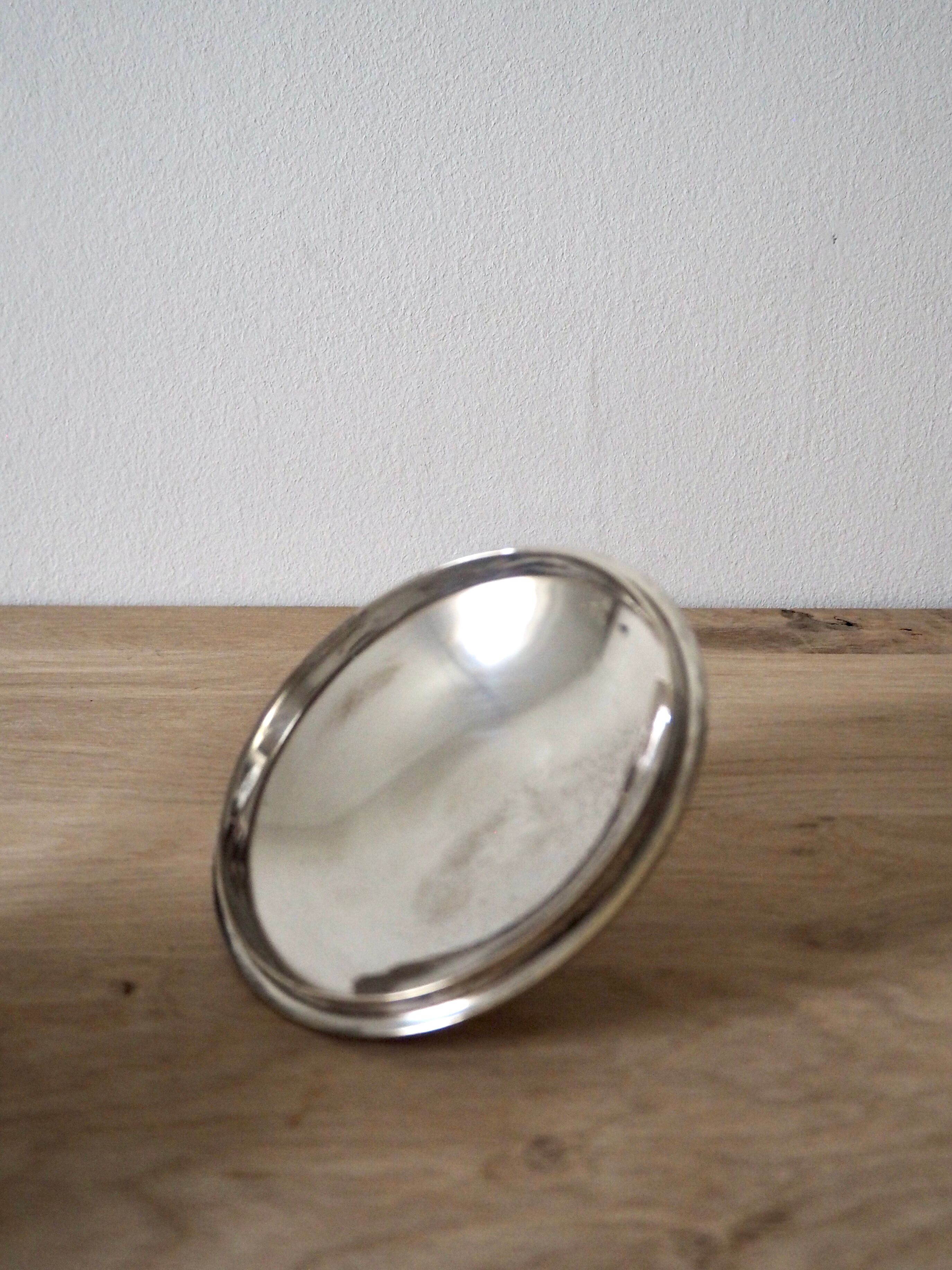 Pot à sauce en argent avec manche