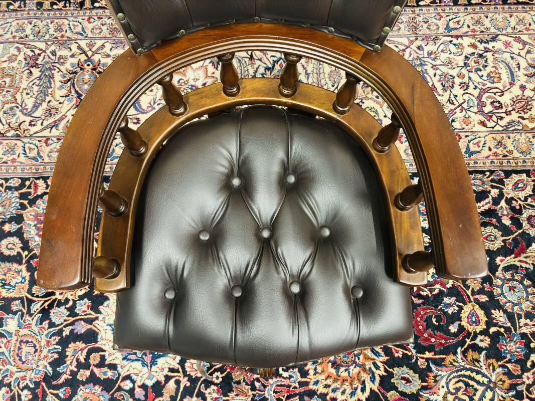 Chaise de bureau classique anglaise de style capitaine marron
