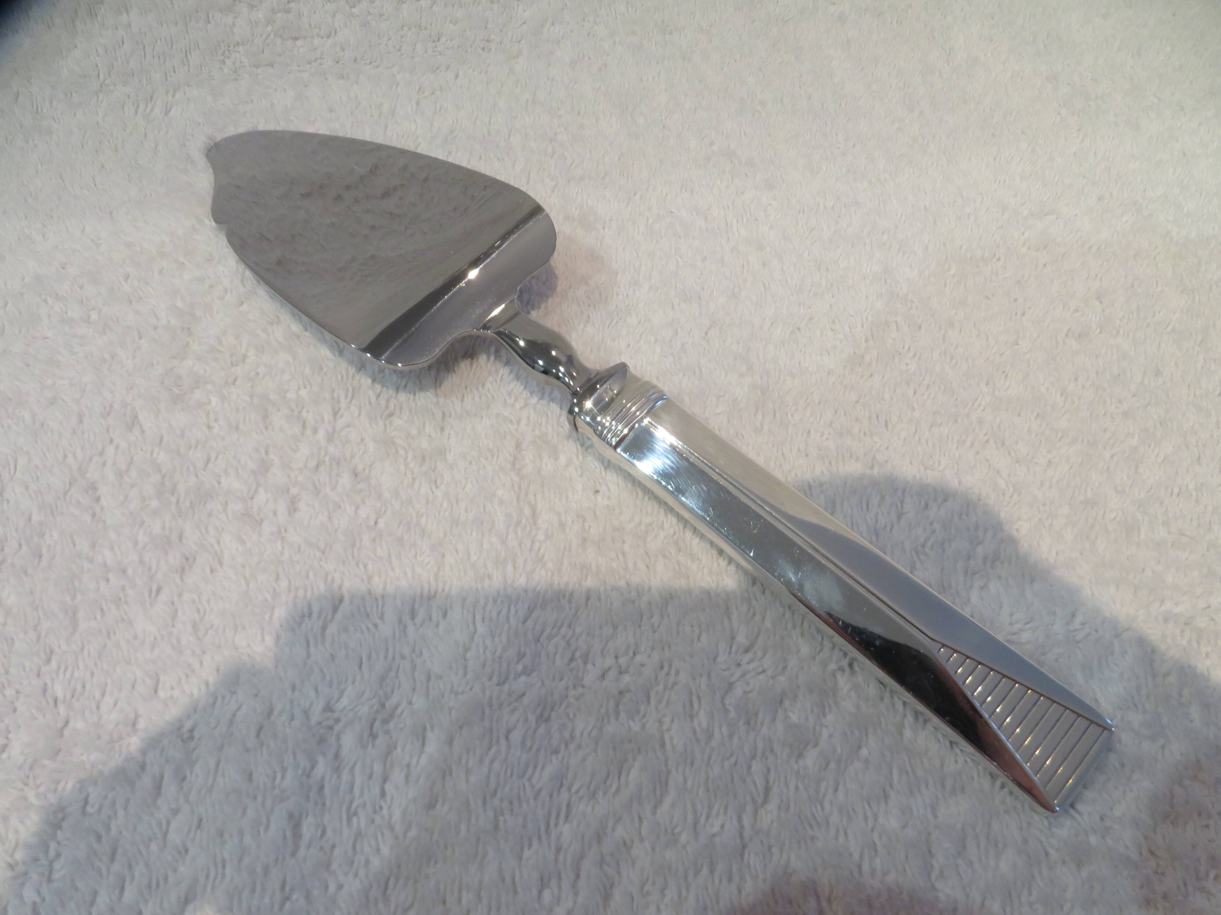 Christofle Atlantide silver-plated metal cutting pie server, 27.5cm