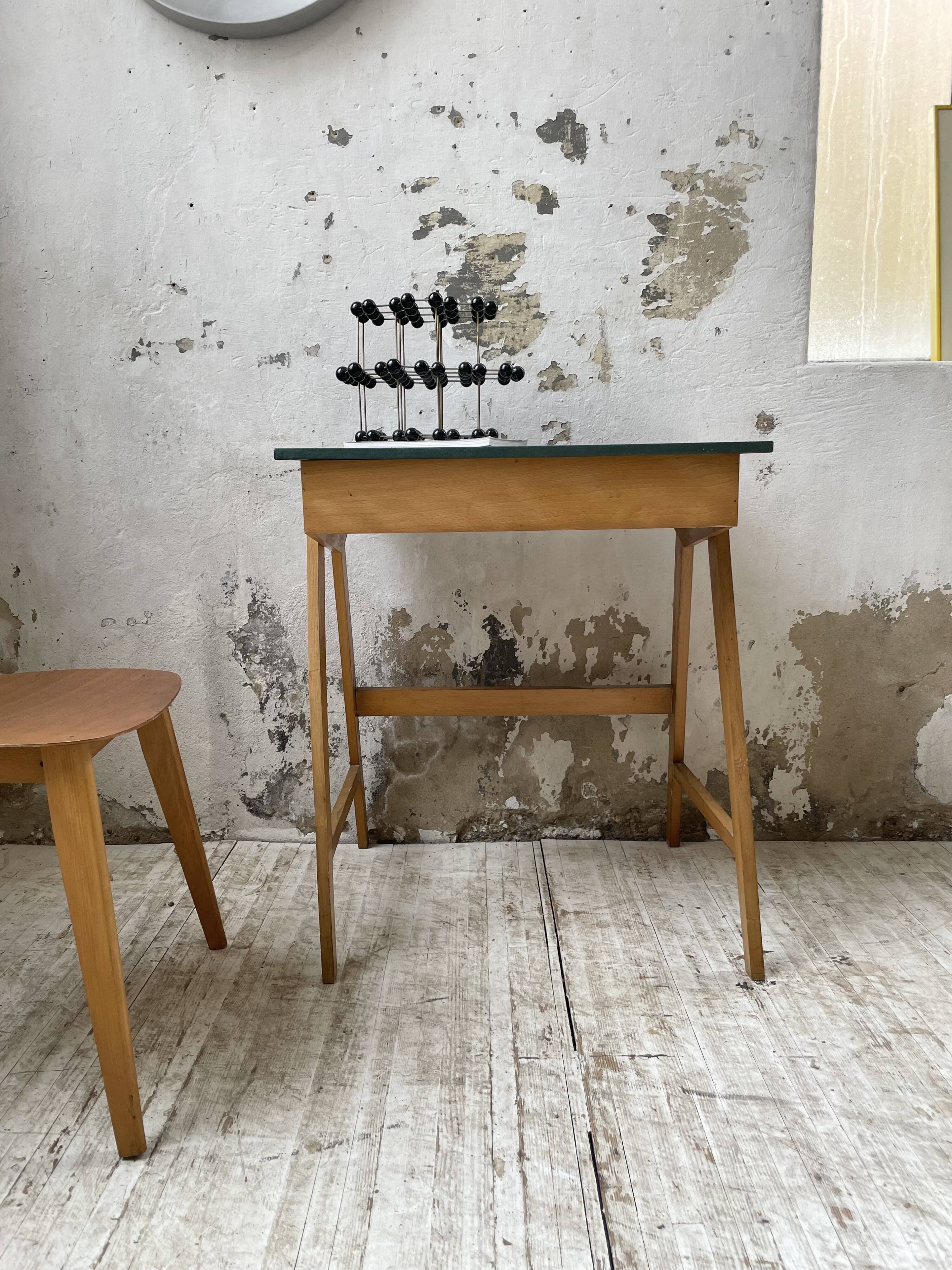 Bureau et chaise enfant pieds compas
