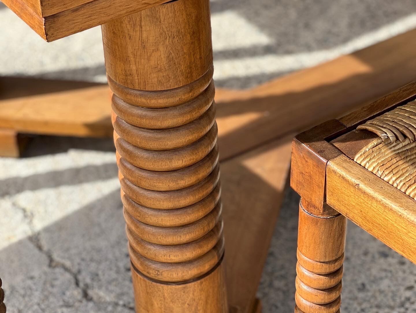 Set table and 4 chairs in walnut 1940